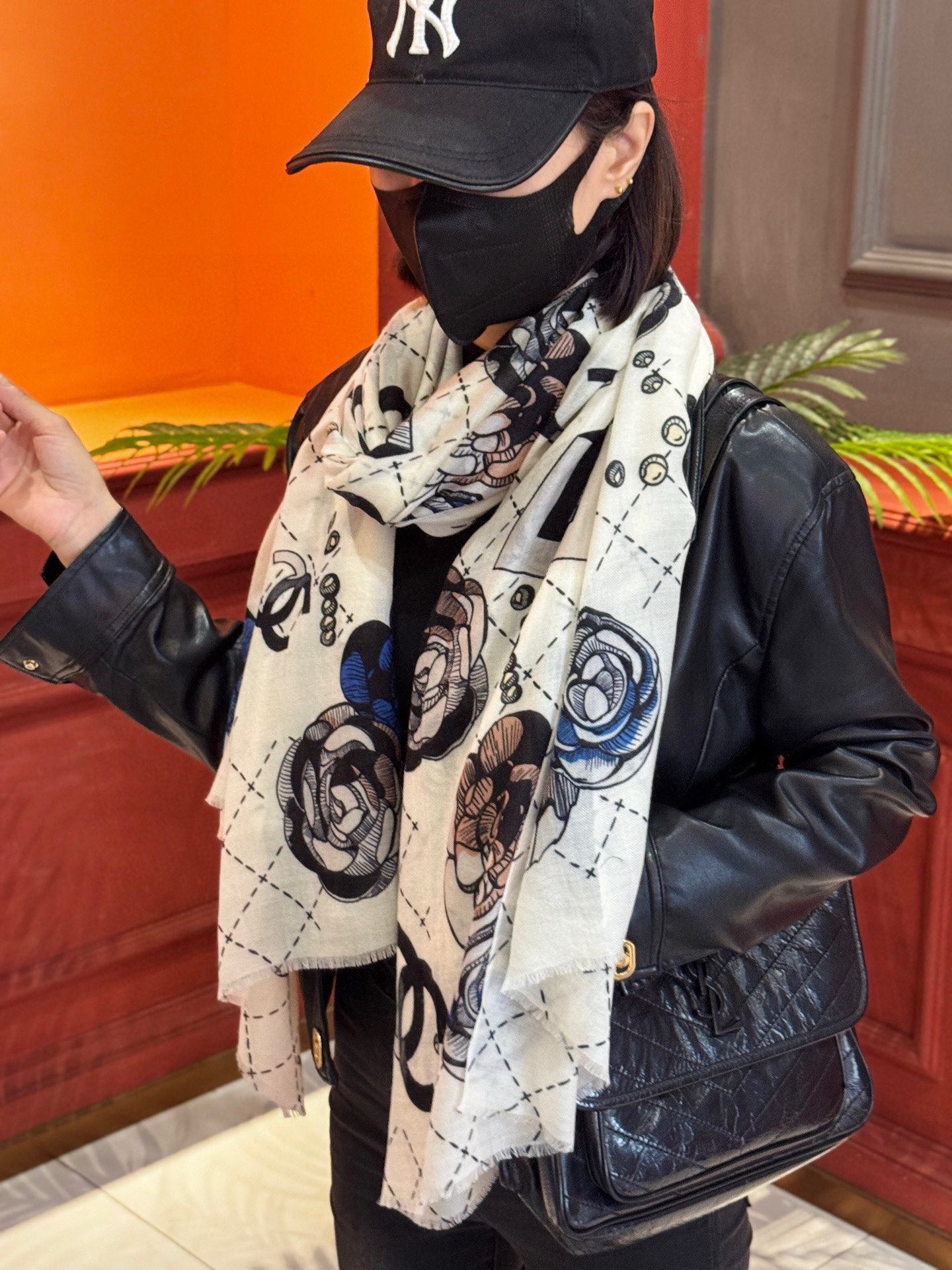 💄💋新款💖羊绒面料长巾 😘美翻了[流泪]【彩色山茶花长巾】御用殿堂级极‼️新款专柜在售 纯羊绒银线独特设