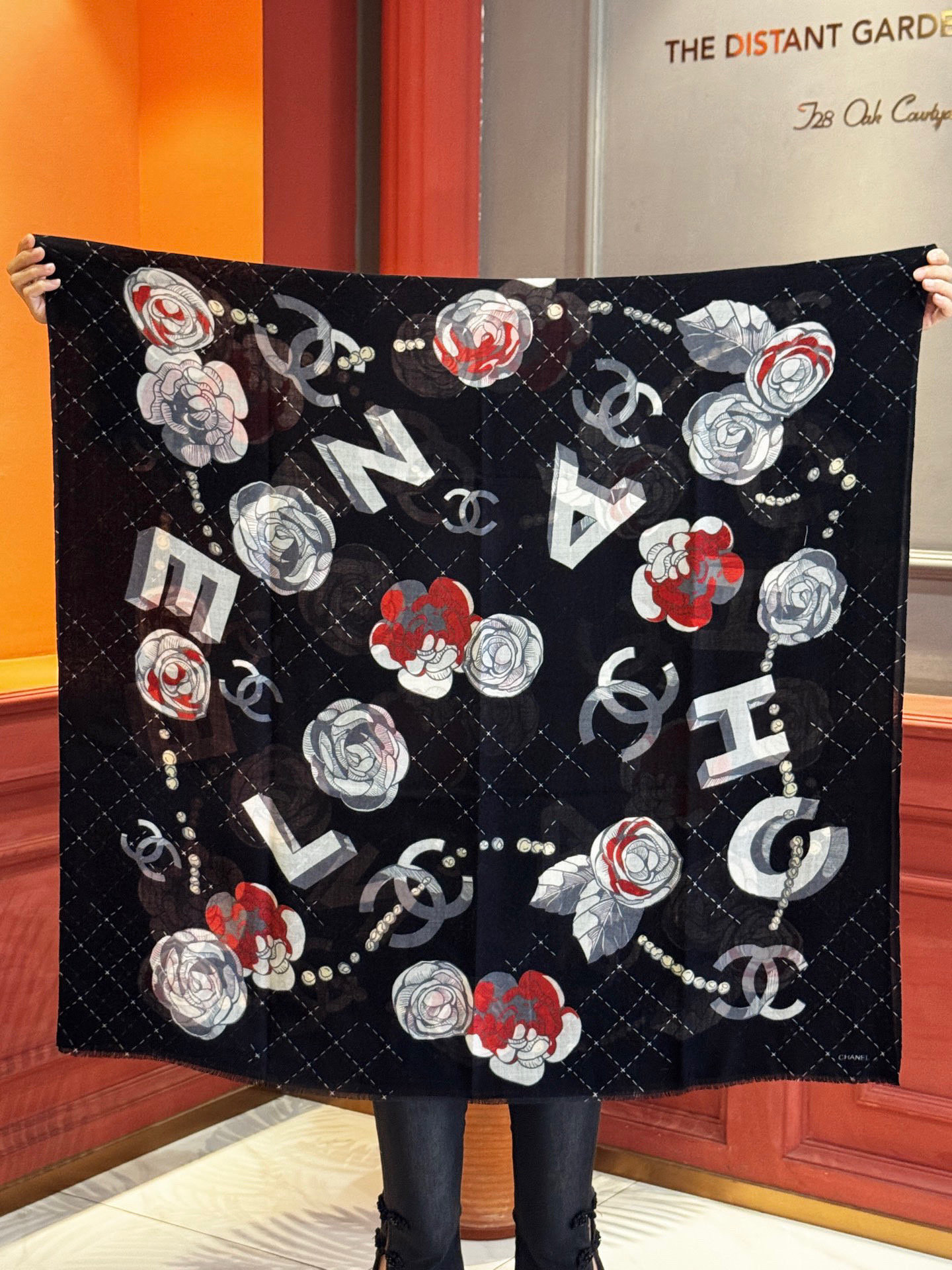 💄💋新款💖羊绒面料长巾 😘美翻了[流泪]【彩色山茶花长巾】御用殿堂级极‼️新款专柜在售 纯羊绒银线独特设