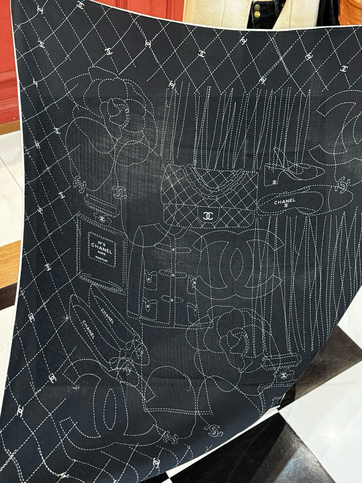 【升级双面同色 加密面料】 上新❤️ 140*140台版印花 黑白二色 高级都市新贵！山茶花的再一次邂逅