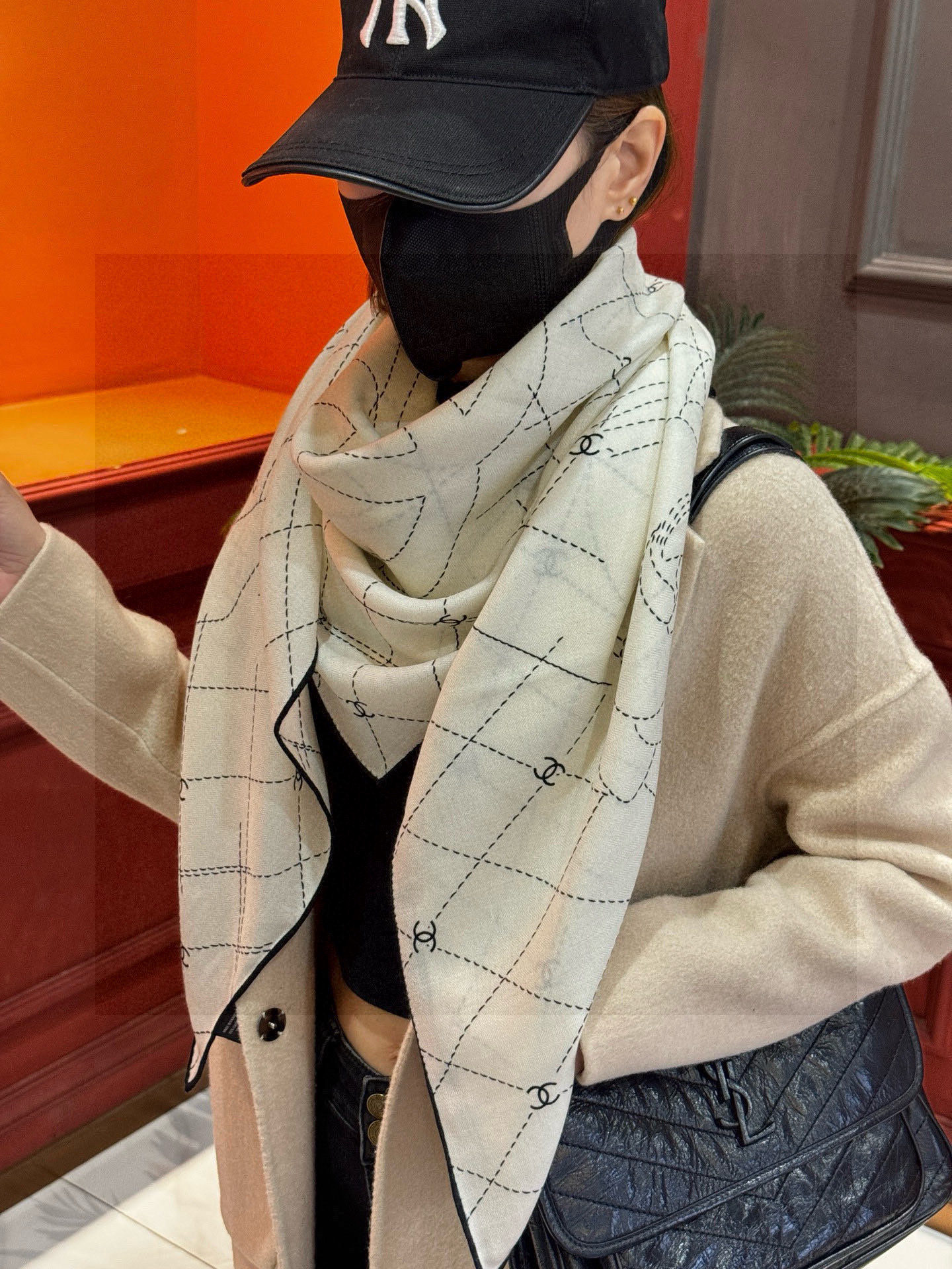 【升级双面同色 加密面料】 上新❤️ 140*140台版印花 黑白二色 高级都市新贵！山茶花的再一次邂逅