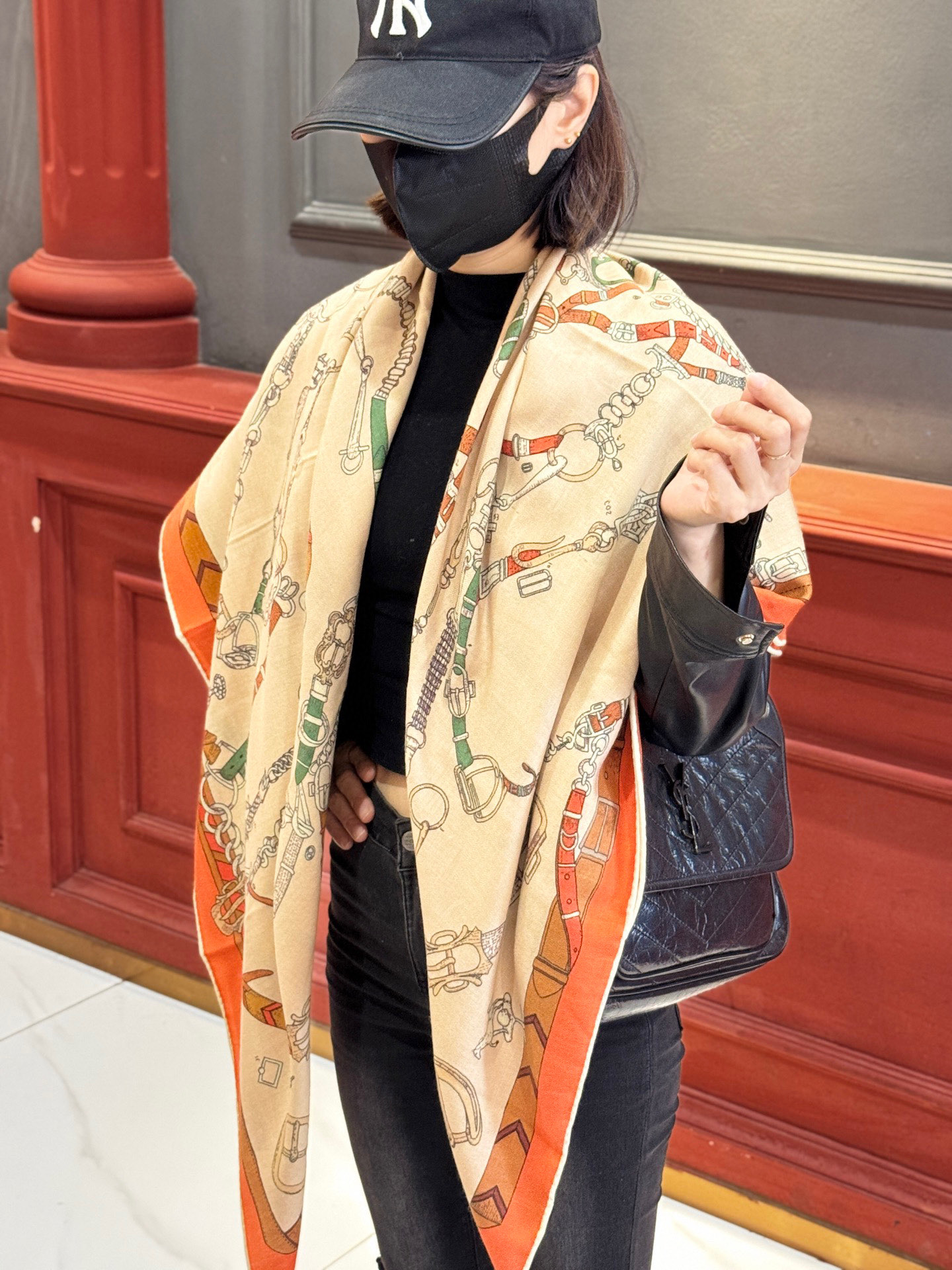 羊绒新款🆕👏👏买了都说好看‼️推荐💕爱马仕双面同色羊绒方巾【跃动的马儿双面同色140】，顶级工艺超值‼️