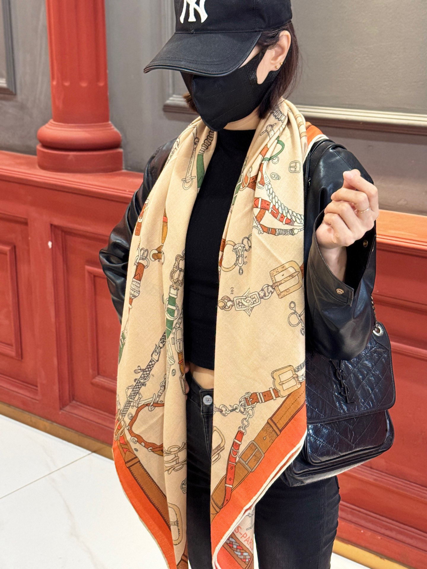 羊绒新款🆕👏👏买了都说好看‼️推荐💕爱马仕双面同色羊绒方巾【跃动的马儿双面同色140】，顶级工艺超值‼️