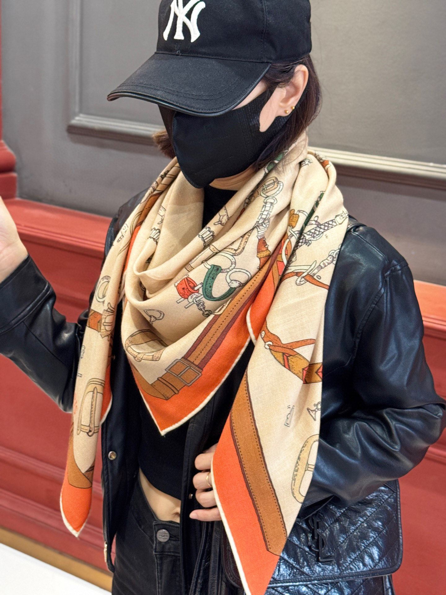 羊绒新款🆕👏👏买了都说好看‼️推荐💕爱马仕双面同色羊绒方巾【跃动的马儿双面同色140】，顶级工艺超值‼️