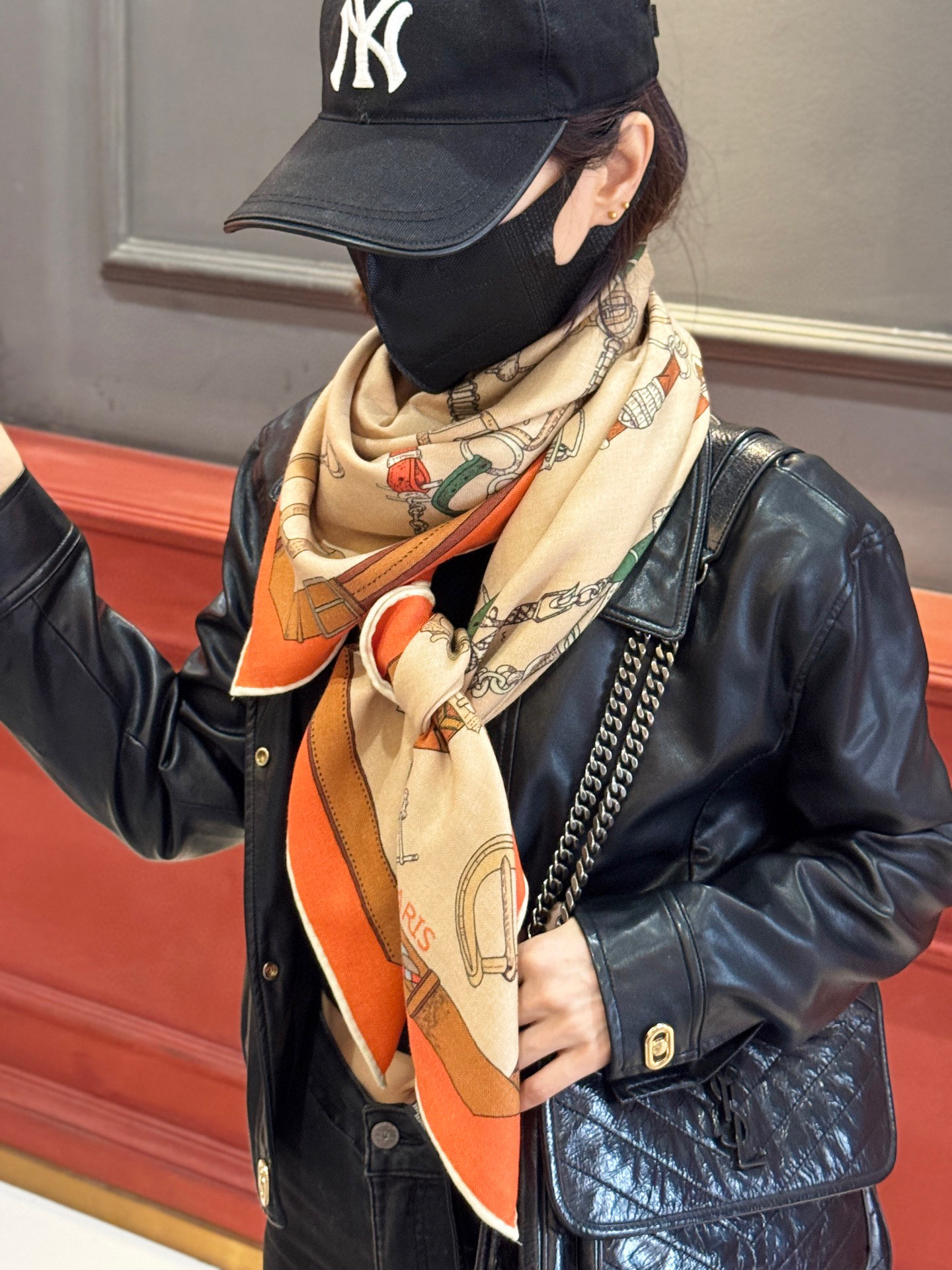 羊绒新款🆕👏👏买了都说好看‼️推荐💕爱马仕双面同色羊绒方巾【跃动的马儿双面同色140】，顶级工艺超值‼️