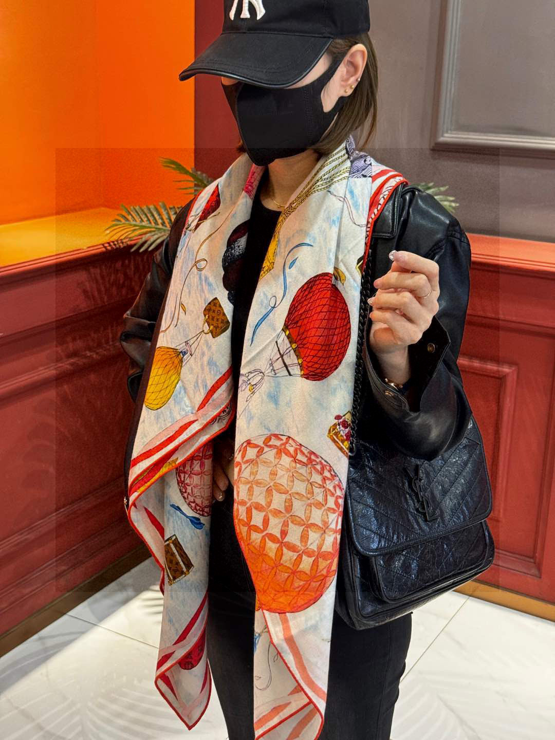 ❄【双面同色】原单Lv140cm丝绒方巾，《热气球》，本款方巾全新加入 U价🉐️ and Away 系列