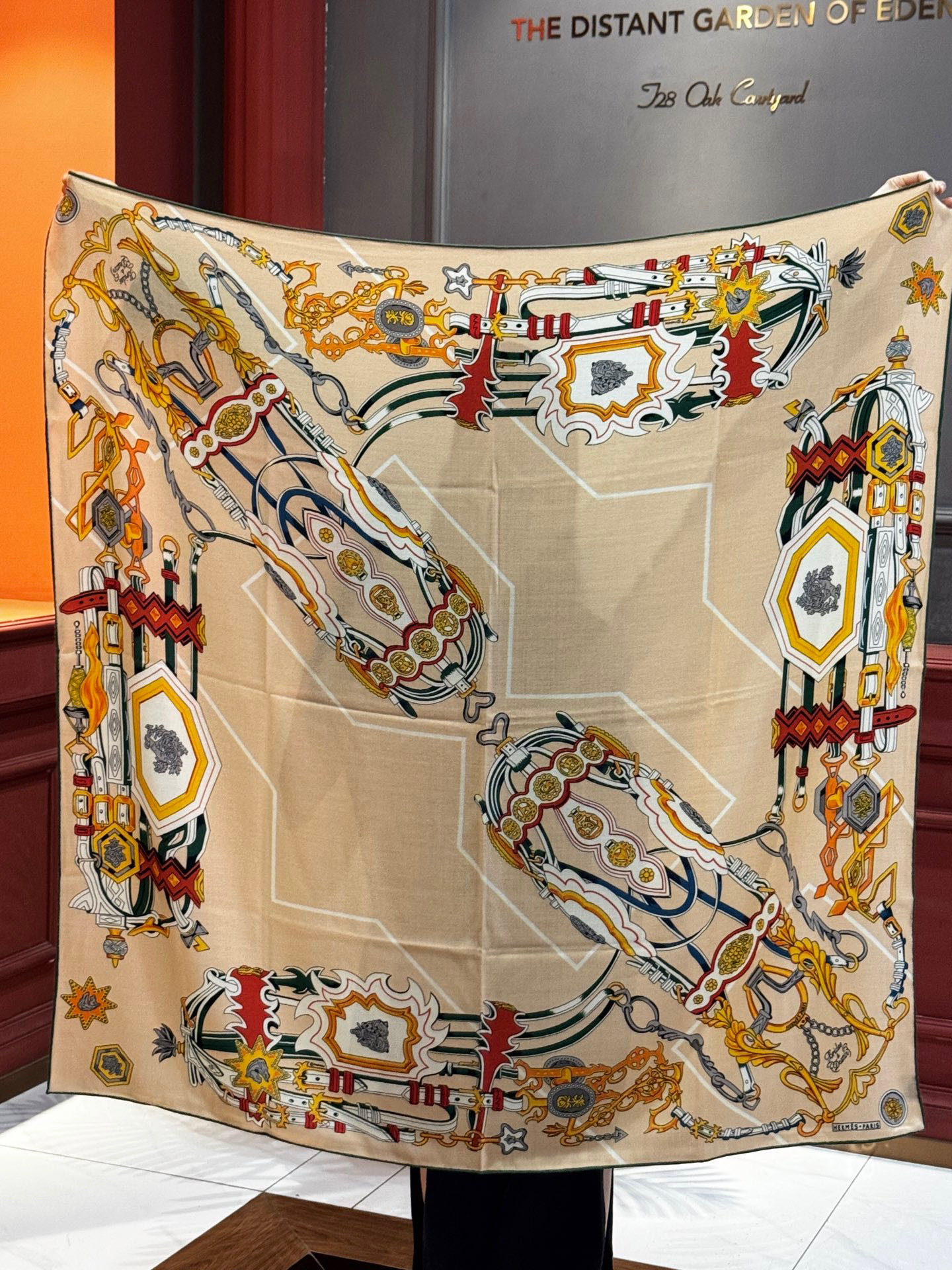 新款 秋冬搭配利器❗️顶级双面同色真丝羊绒披肩！！点睛精彩，图案和配色都超级喜欢，又一款双面配色工艺设计