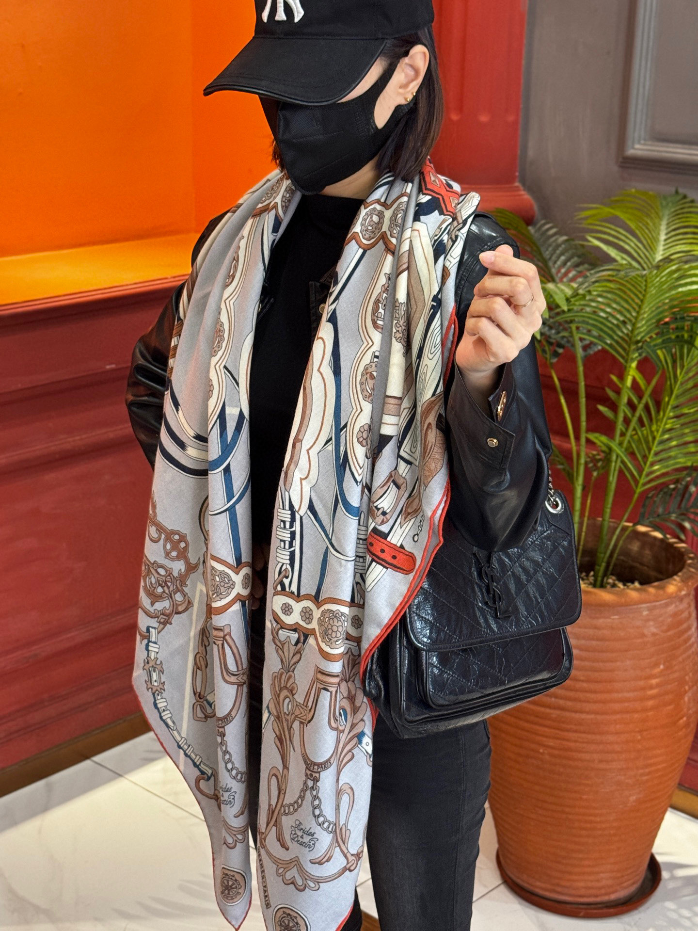 新款 秋冬搭配利器❗️顶级双面同色真丝羊绒披肩！！点睛精彩，图案和配色都超级喜欢，又一款双面配色工艺设计