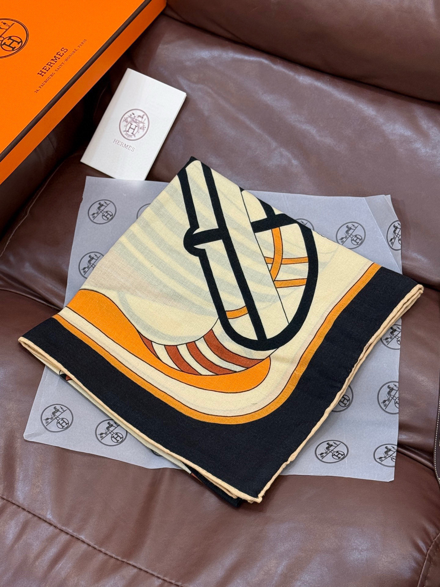 💟2025年早秋上新💞【双面同色丝毛方巾】手工卷边山羊绒和真丝混纺披肩（70%山羊绒，30%桑蚕丝）这款