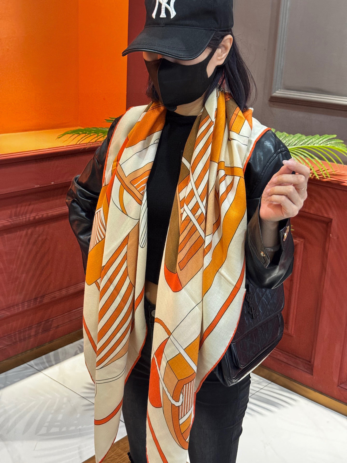 💟2025年早秋上新💞【双面同色丝毛方巾】手工卷边山羊绒和真丝混纺披肩（70%山羊绒，30%桑蚕丝）这款