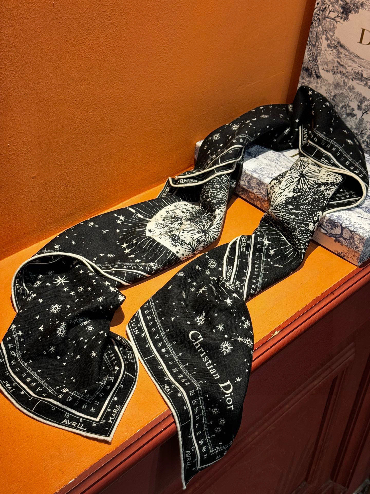 上新💞D家丝巾｛140cm真丝羊绒｝桑蚕丝+羊绒现由彼得罗•鲁福 (Pietro RUffo） 设计的D