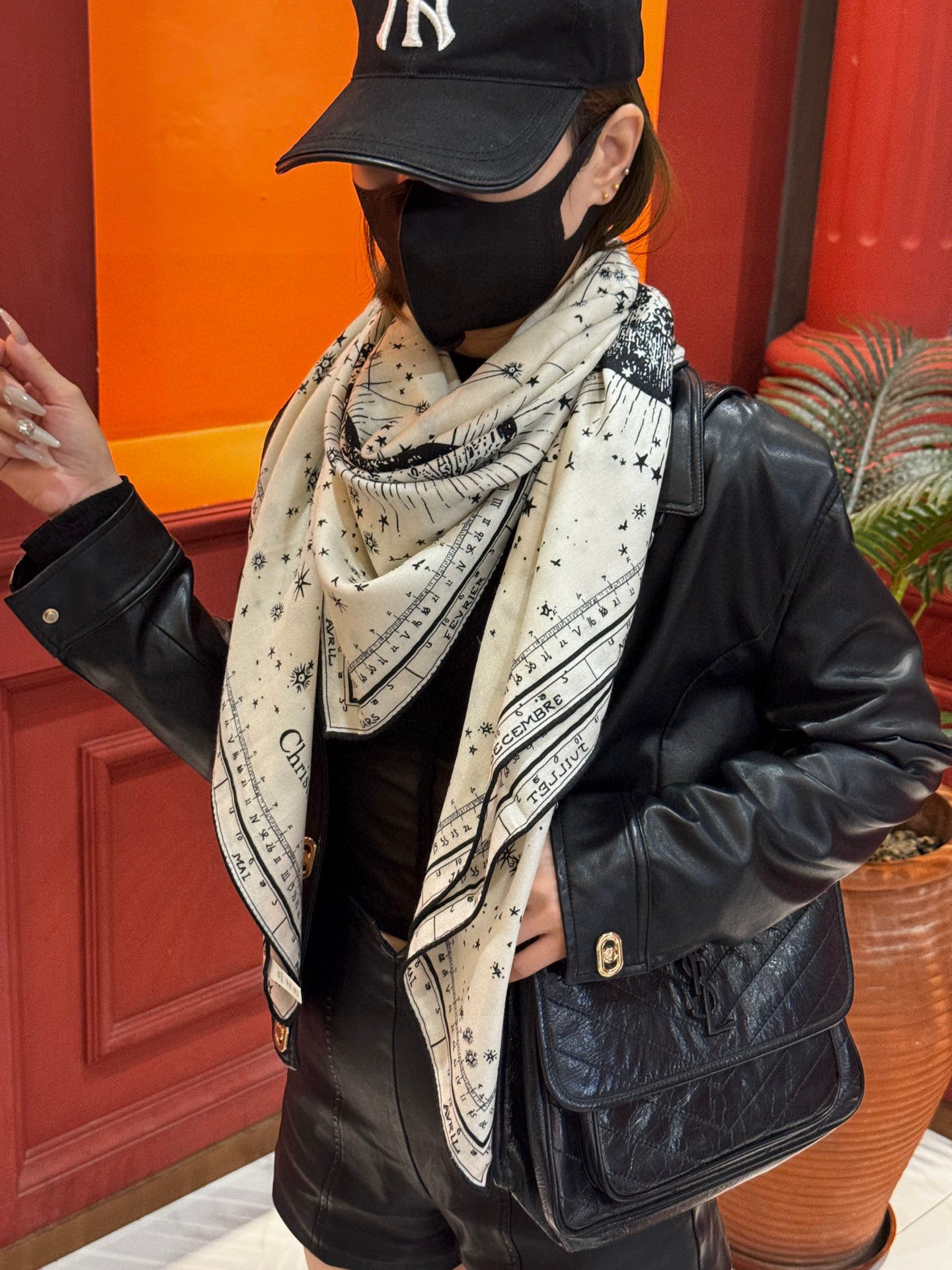 上新💞D家丝巾｛140cm真丝羊绒｝桑蚕丝+羊绒现由彼得罗•鲁福 (Pietro RUffo） 设计的D