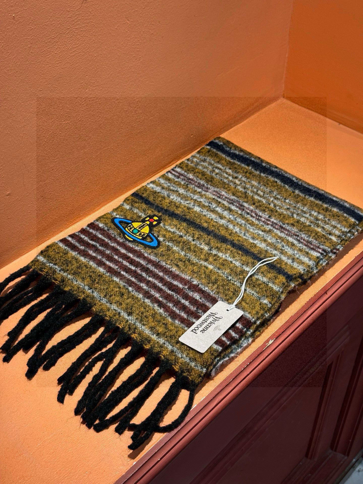 西太后超美新款马海毛围巾！超级推荐入手！质感好货！主打的马海毛围巾~据说超难买哦！！做工非常精致，很有分