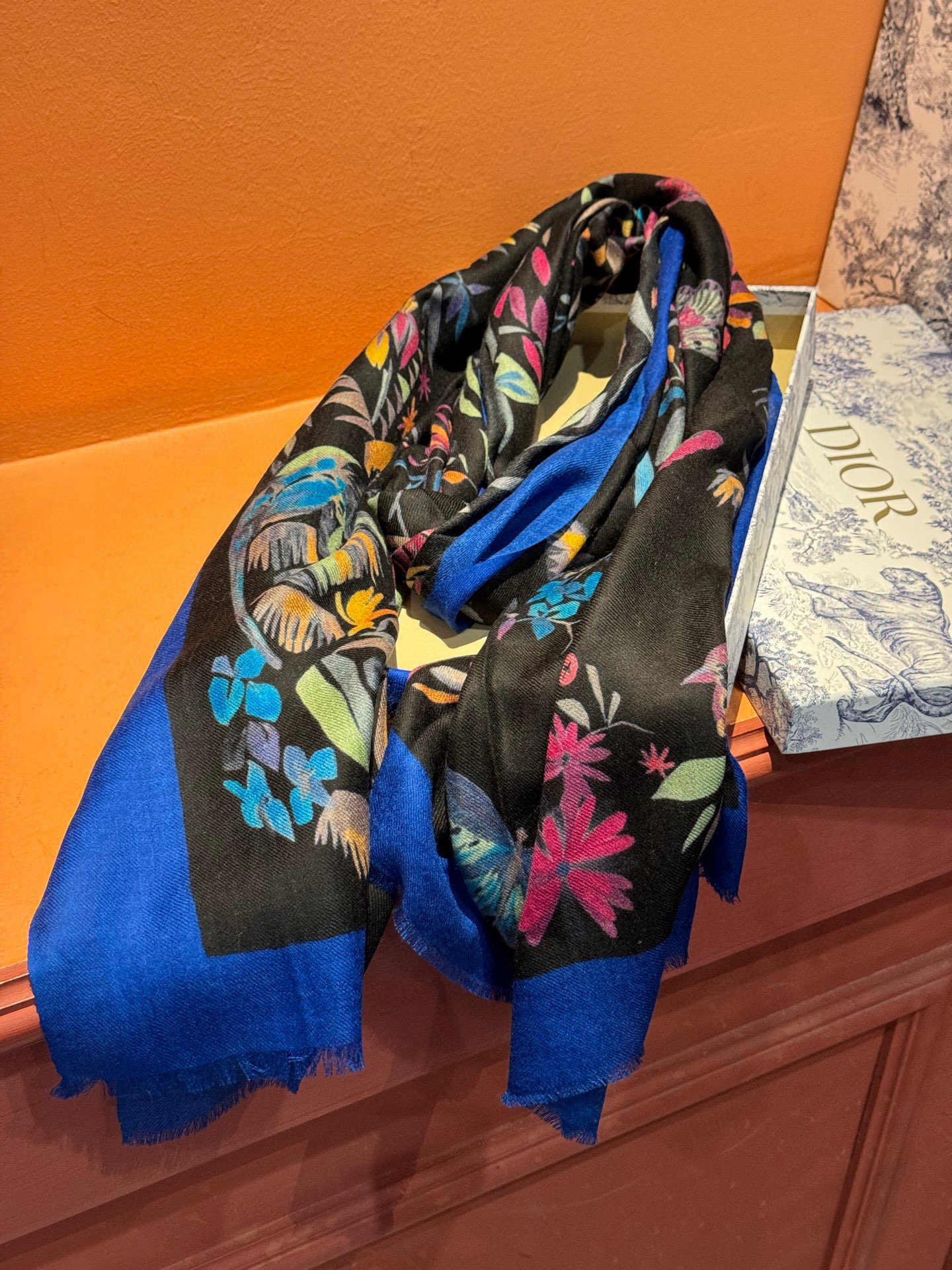 上新🌟 DIOR💄💋新款💖羊绒面料长巾 😘美翻了[流泪]御用殿堂级极‼️新款专柜在售 纯羊绒独特设计风格