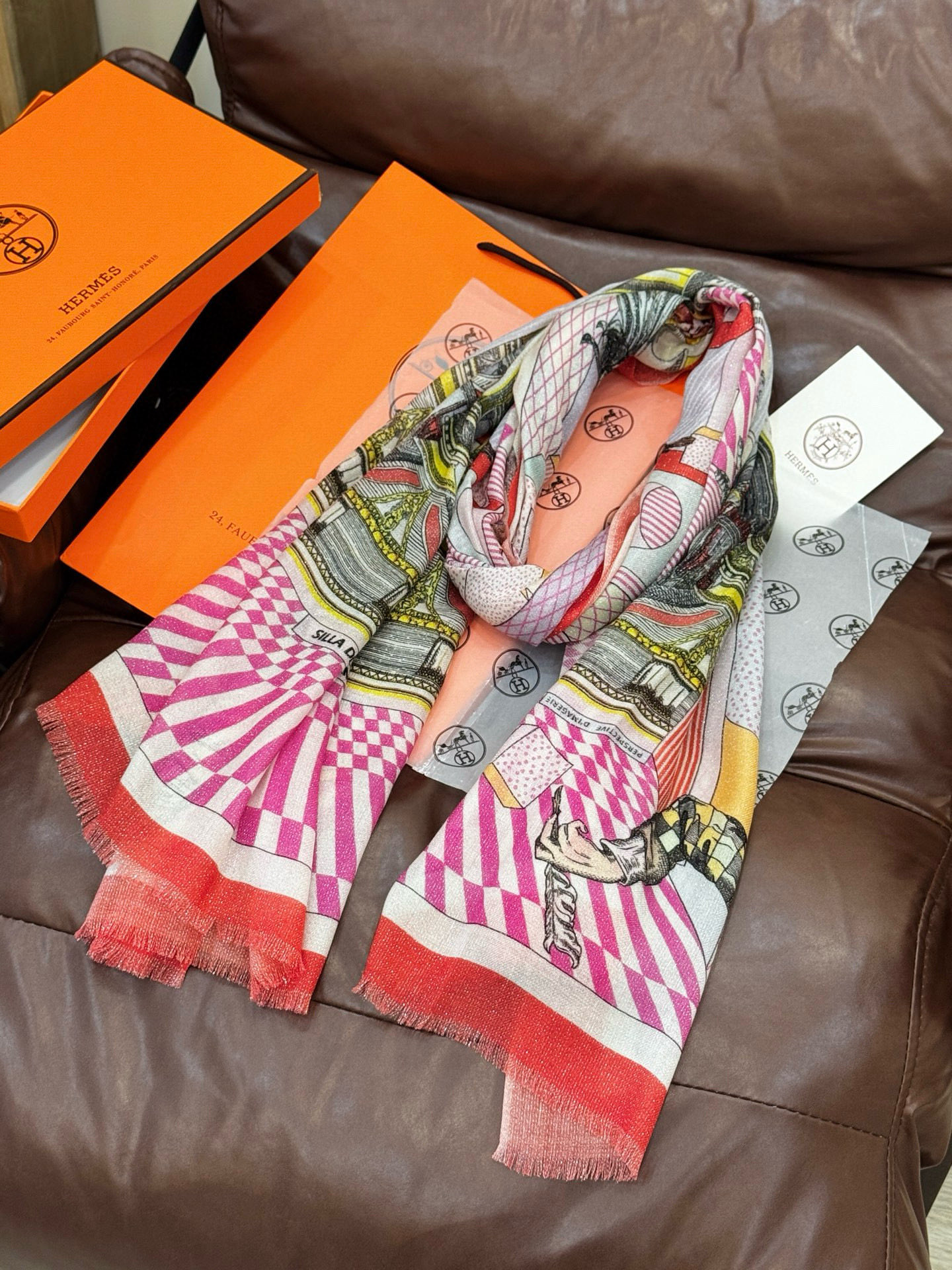 会发光发亮的围巾 爱马仕 专柜同步 买了都说好看羊绒印花‼️推荐💕顶级工艺超值‼️爱马仕专柜爆款🎁🎁羊绒