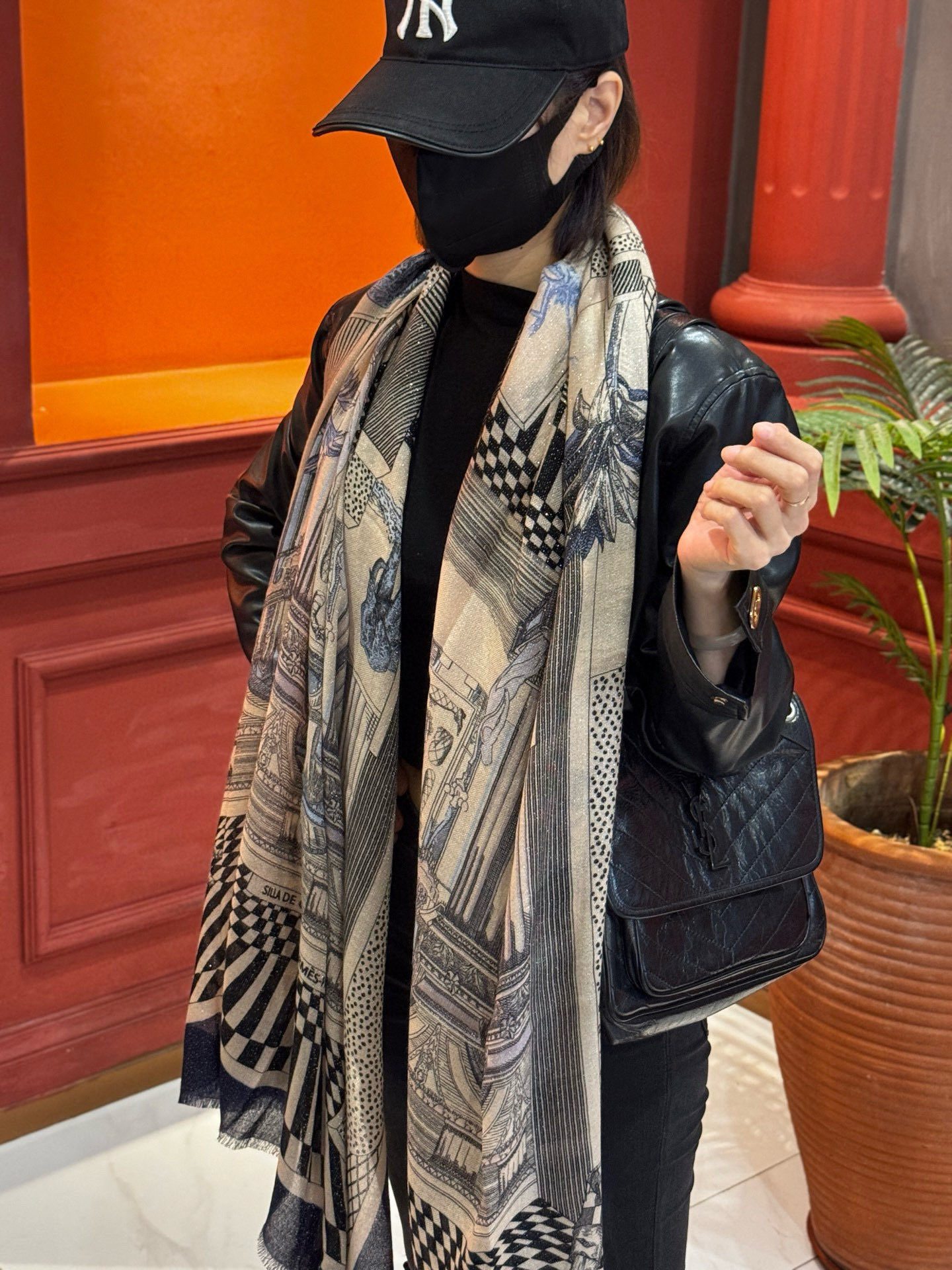 会发光发亮的围巾 爱马仕 专柜同步 买了都说好看羊绒印花‼️推荐💕顶级工艺超值‼️爱马仕专柜爆款🎁🎁羊绒