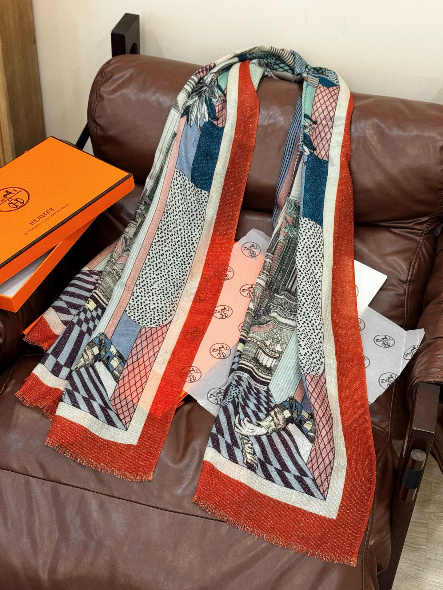 会发光发亮的围巾 爱马仕 专柜同步 买了都说好看羊绒印花‼️推荐💕顶级工艺超值‼️爱马仕专柜爆款🎁🎁羊绒