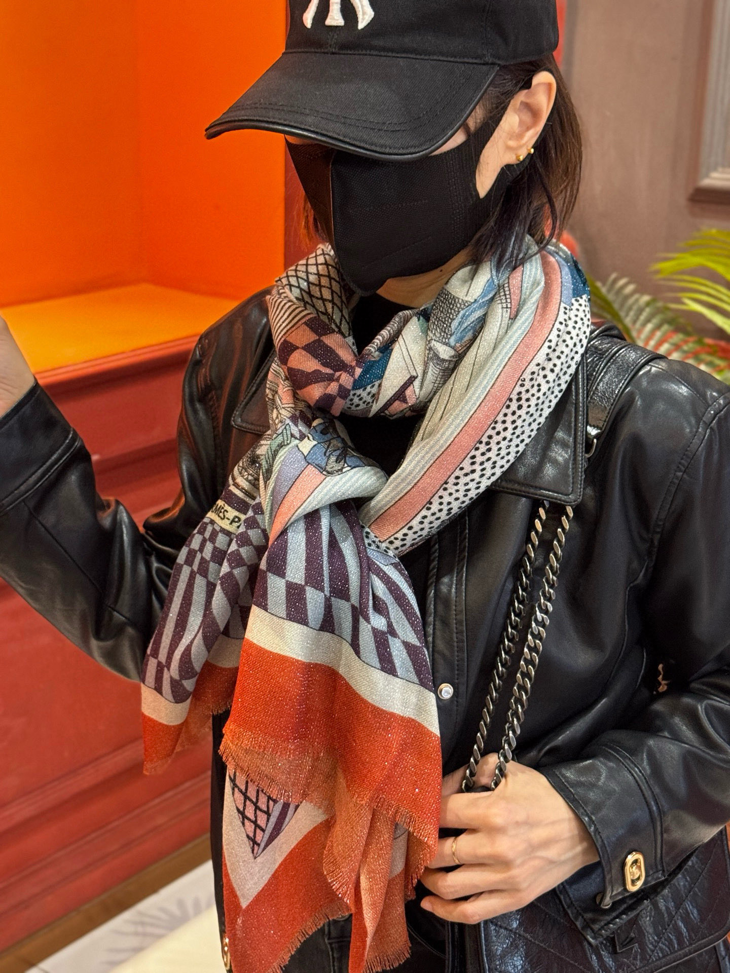 会发光发亮的围巾 爱马仕 专柜同步 买了都说好看羊绒印花‼️推荐💕顶级工艺超值‼️爱马仕专柜爆款🎁🎁羊绒