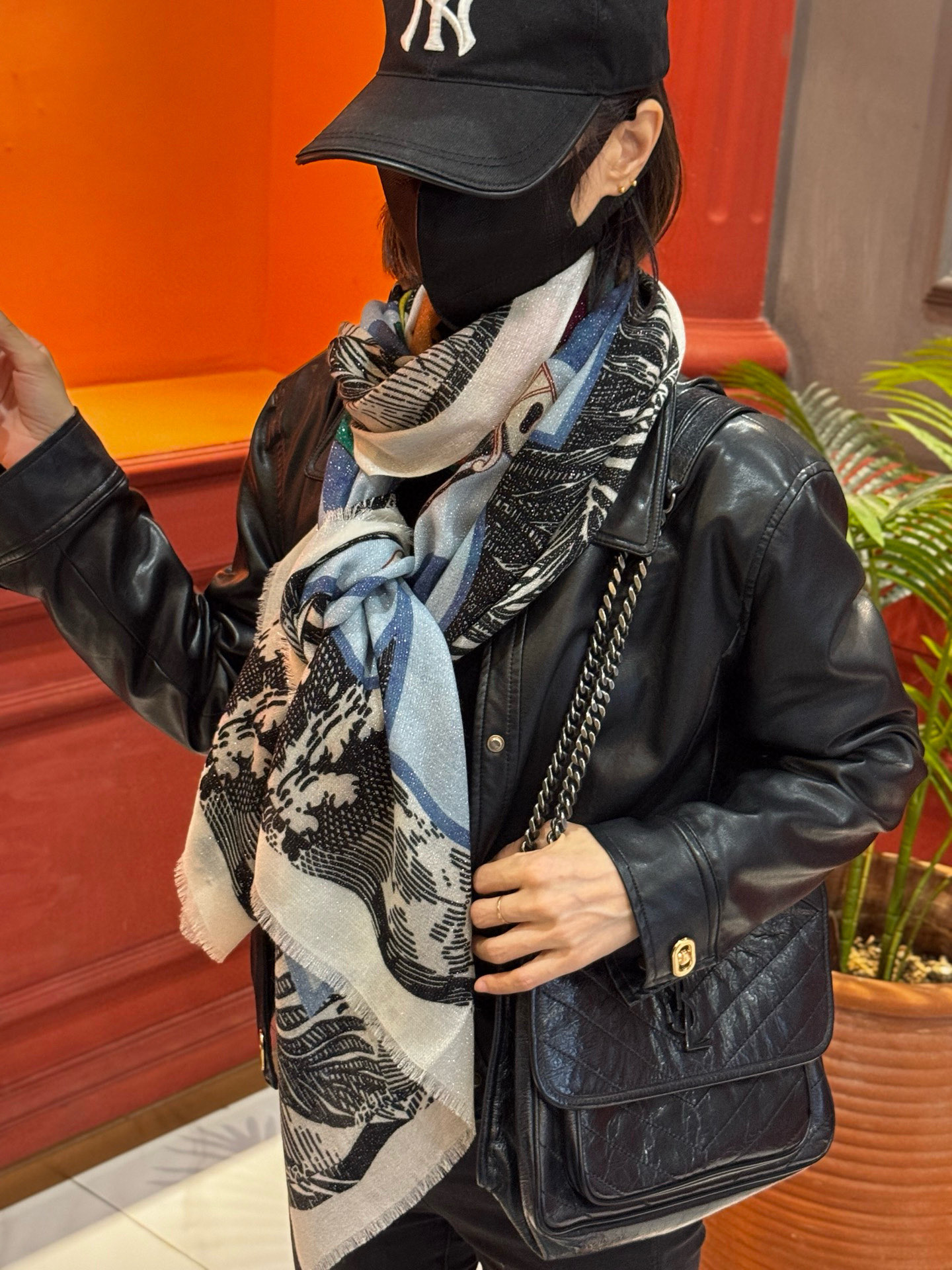 会发光发亮的围巾 爱马仕 专柜同步 买了都说好看羊绒印花‼️推荐💕顶级工艺超值‼️爱马仕专柜爆款🎁🎁羊绒