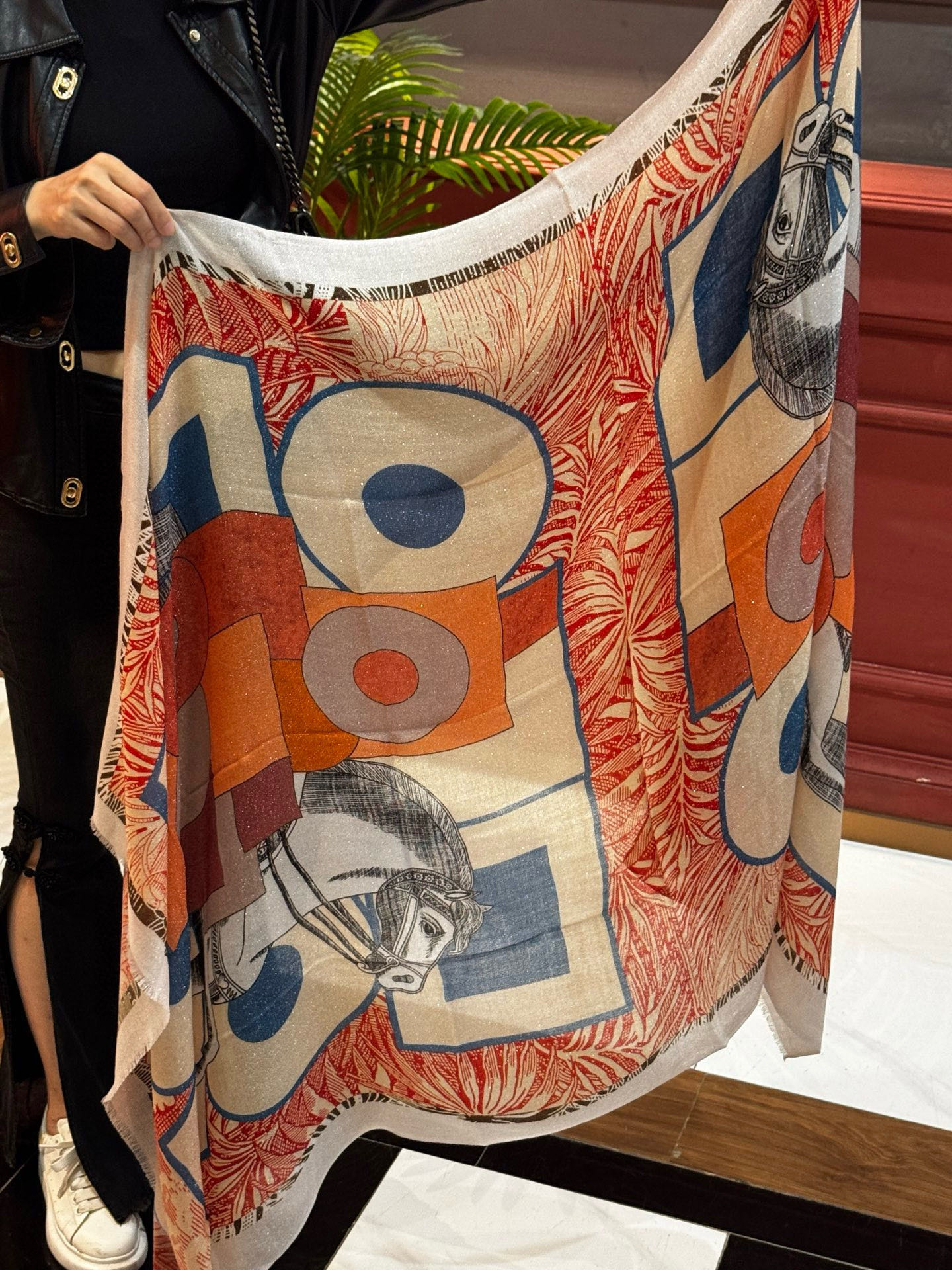 会发光发亮的围巾 爱马仕 专柜同步 买了都说好看羊绒印花‼️推荐💕顶级工艺超值‼️爱马仕专柜爆款🎁🎁羊绒