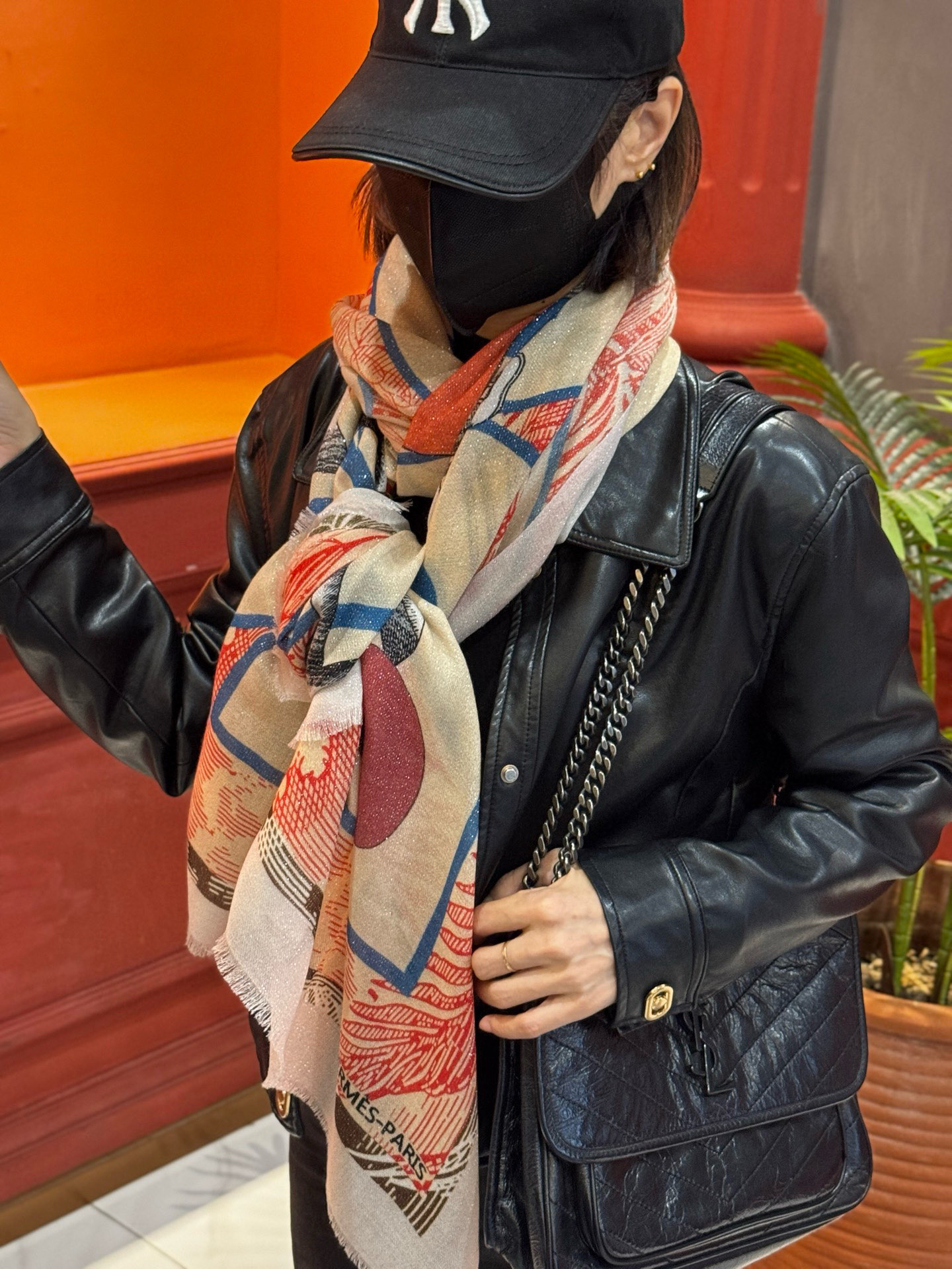 会发光发亮的围巾 爱马仕 专柜同步 买了都说好看羊绒印花‼️推荐💕顶级工艺超值‼️爱马仕专柜爆款🎁🎁羊绒