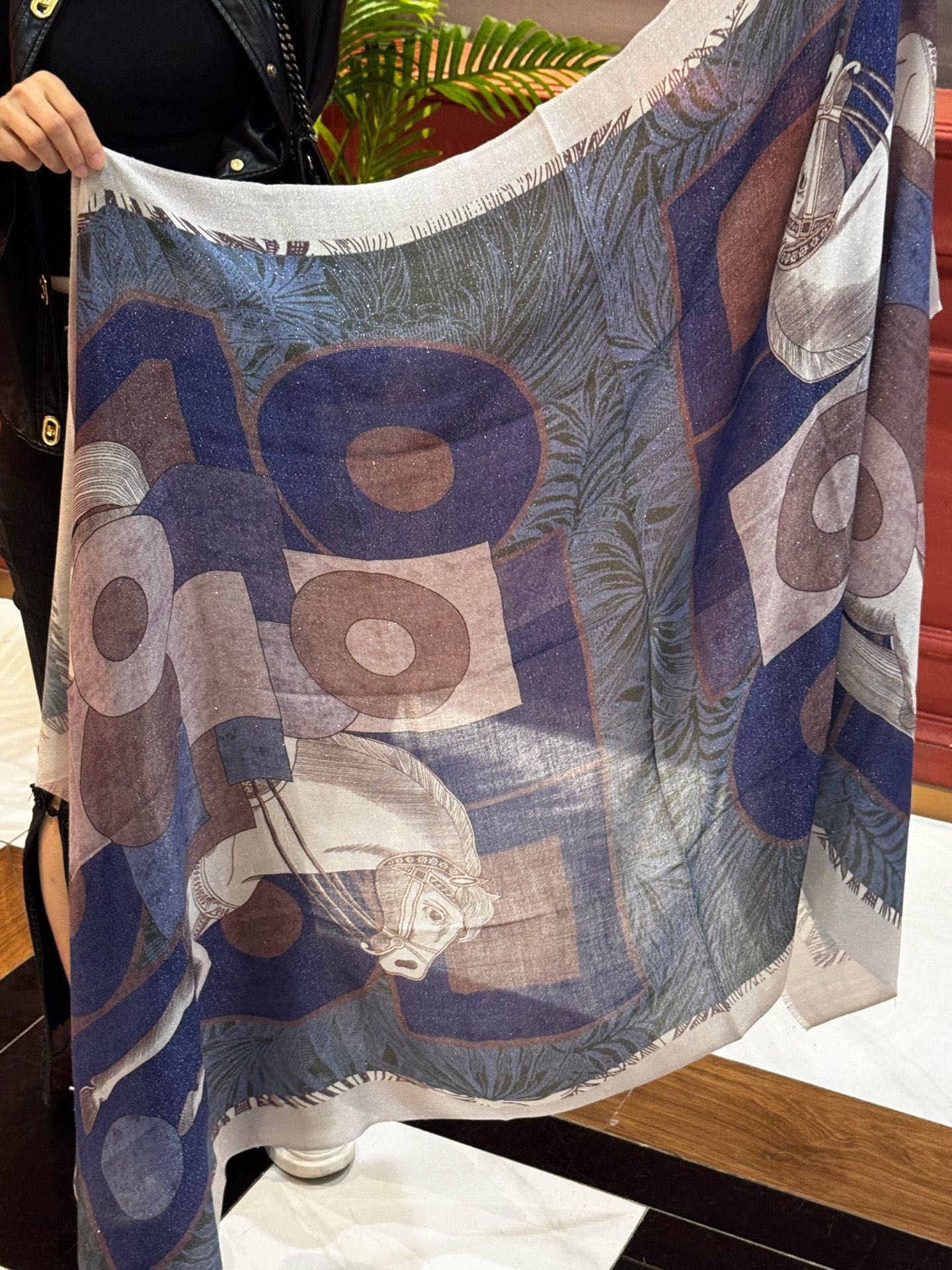 会发光发亮的围巾 爱马仕 专柜同步 买了都说好看羊绒印花‼️推荐💕顶级工艺超值‼️爱马仕专柜爆款🎁🎁羊绒