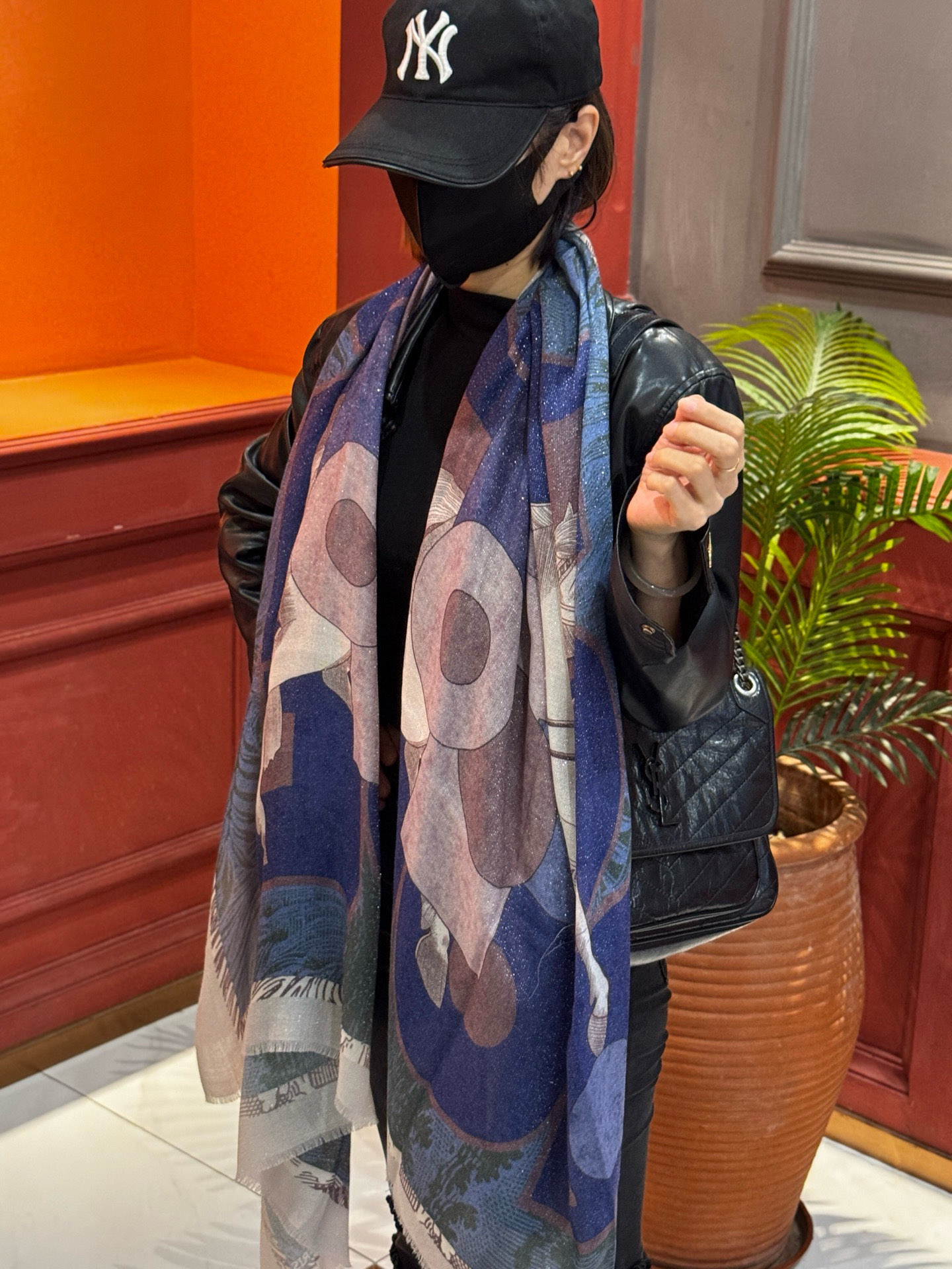 会发光发亮的围巾 爱马仕 专柜同步 买了都说好看羊绒印花‼️推荐💕顶级工艺超值‼️爱马仕专柜爆款🎁🎁羊绒