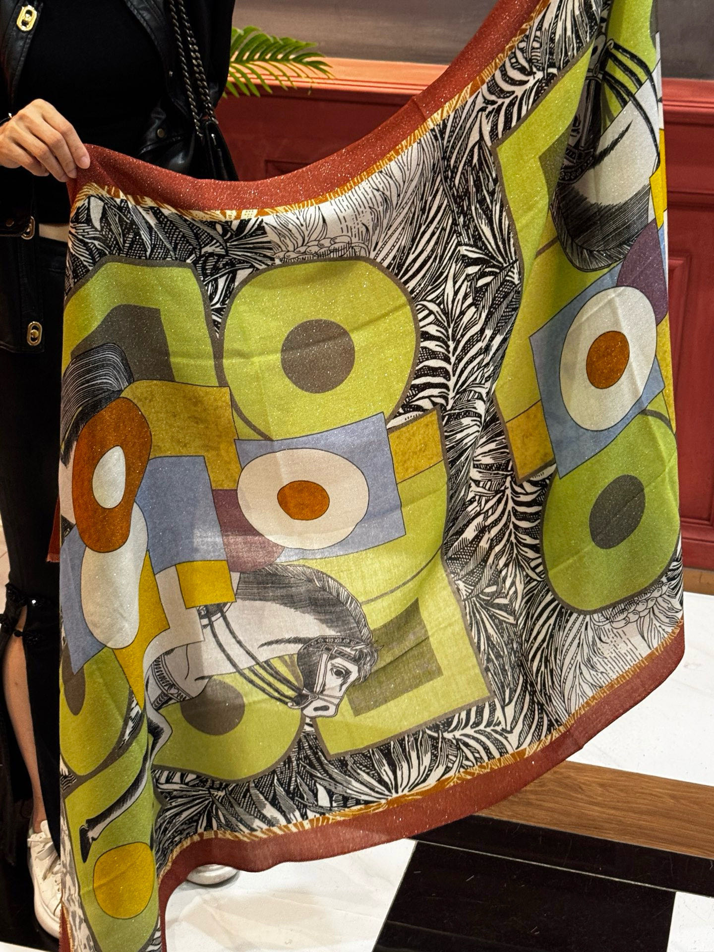 会发光发亮的围巾 爱马仕 专柜同步 买了都说好看羊绒印花‼️推荐💕顶级工艺超值‼️爱马仕专柜爆款🎁🎁羊绒