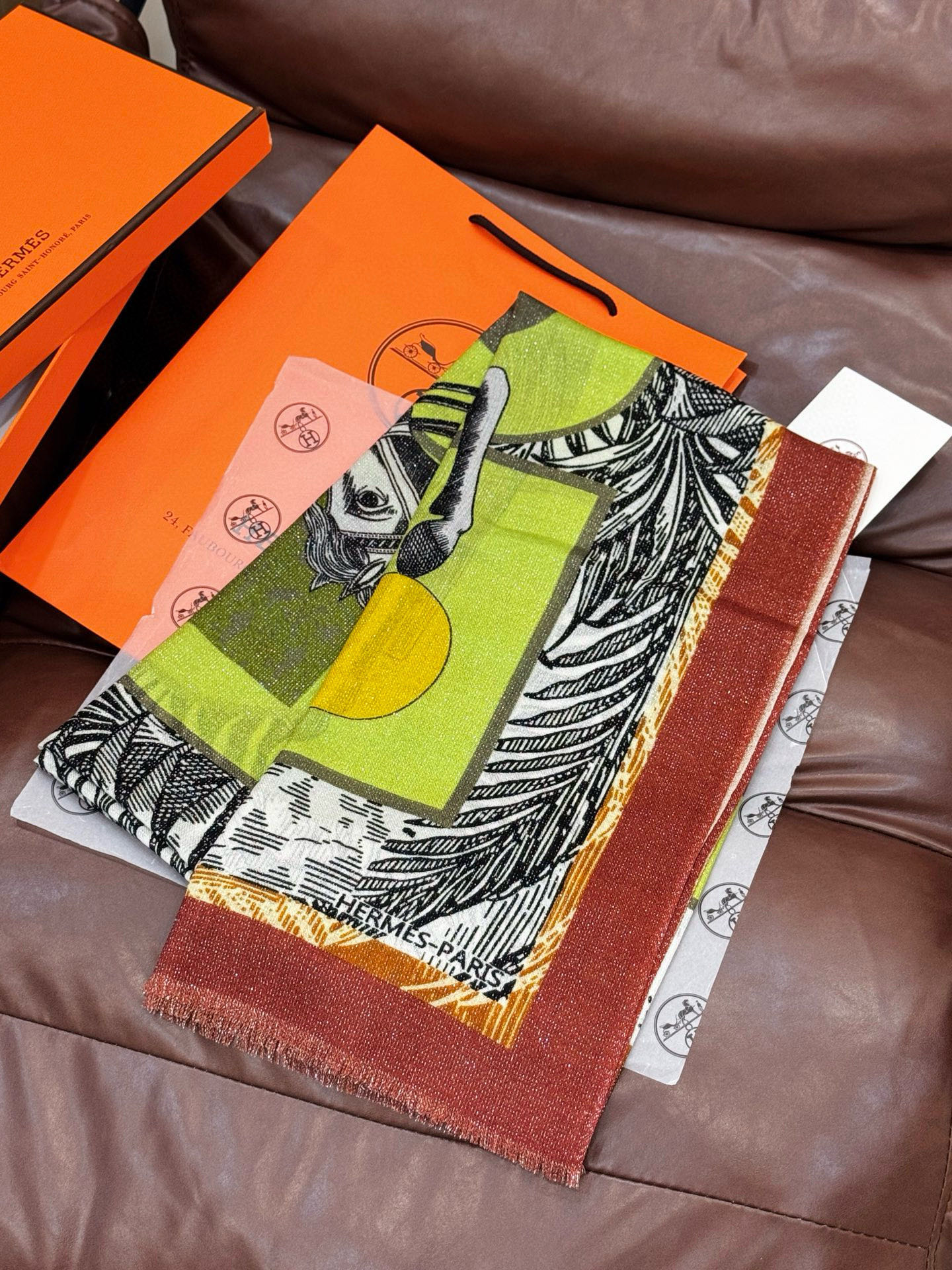 会发光发亮的围巾 爱马仕 专柜同步 买了都说好看羊绒印花‼️推荐💕顶级工艺超值‼️爱马仕专柜爆款🎁🎁羊绒