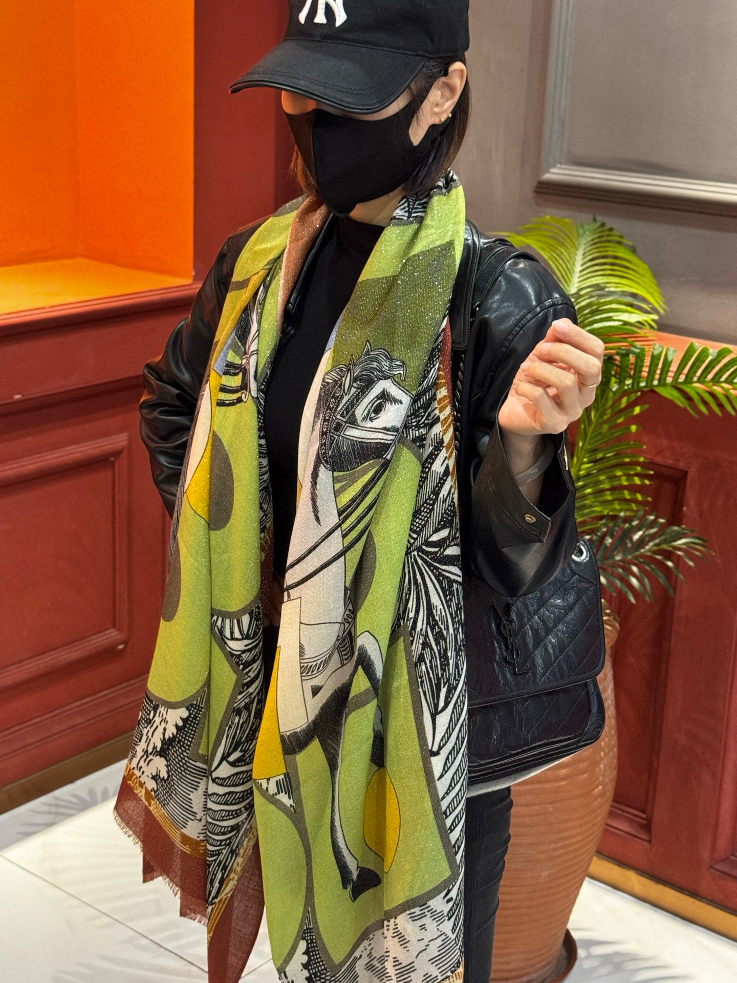 会发光发亮的围巾 爱马仕 专柜同步 买了都说好看羊绒印花‼️推荐💕顶级工艺超值‼️爱马仕专柜爆款🎁🎁羊绒