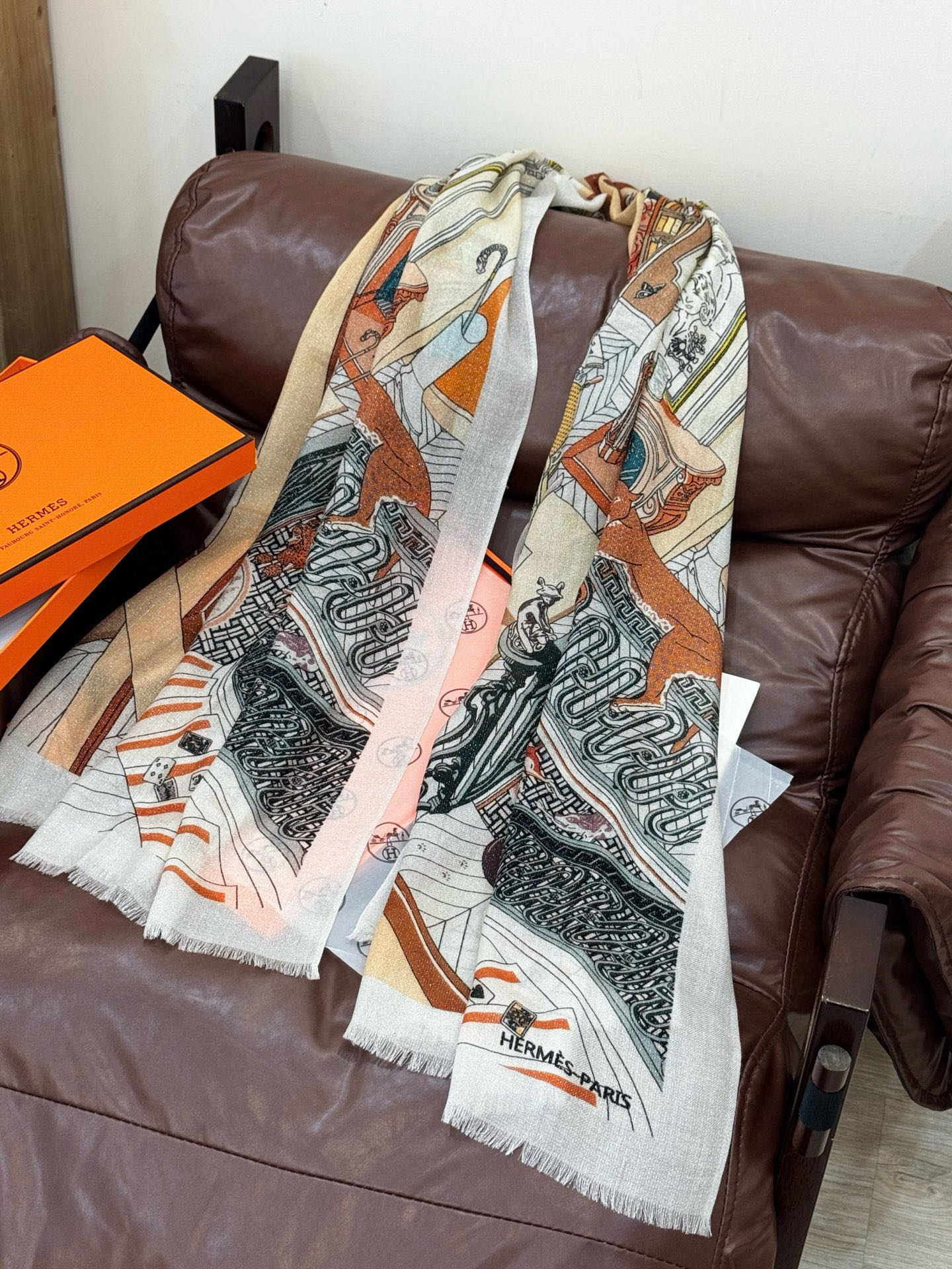 会发光发亮的围巾 爱马仕 专柜同步 买了都说好看羊绒印花‼️推荐💕顶级工艺超值‼️爱马仕专柜爆款🎁🎁羊绒