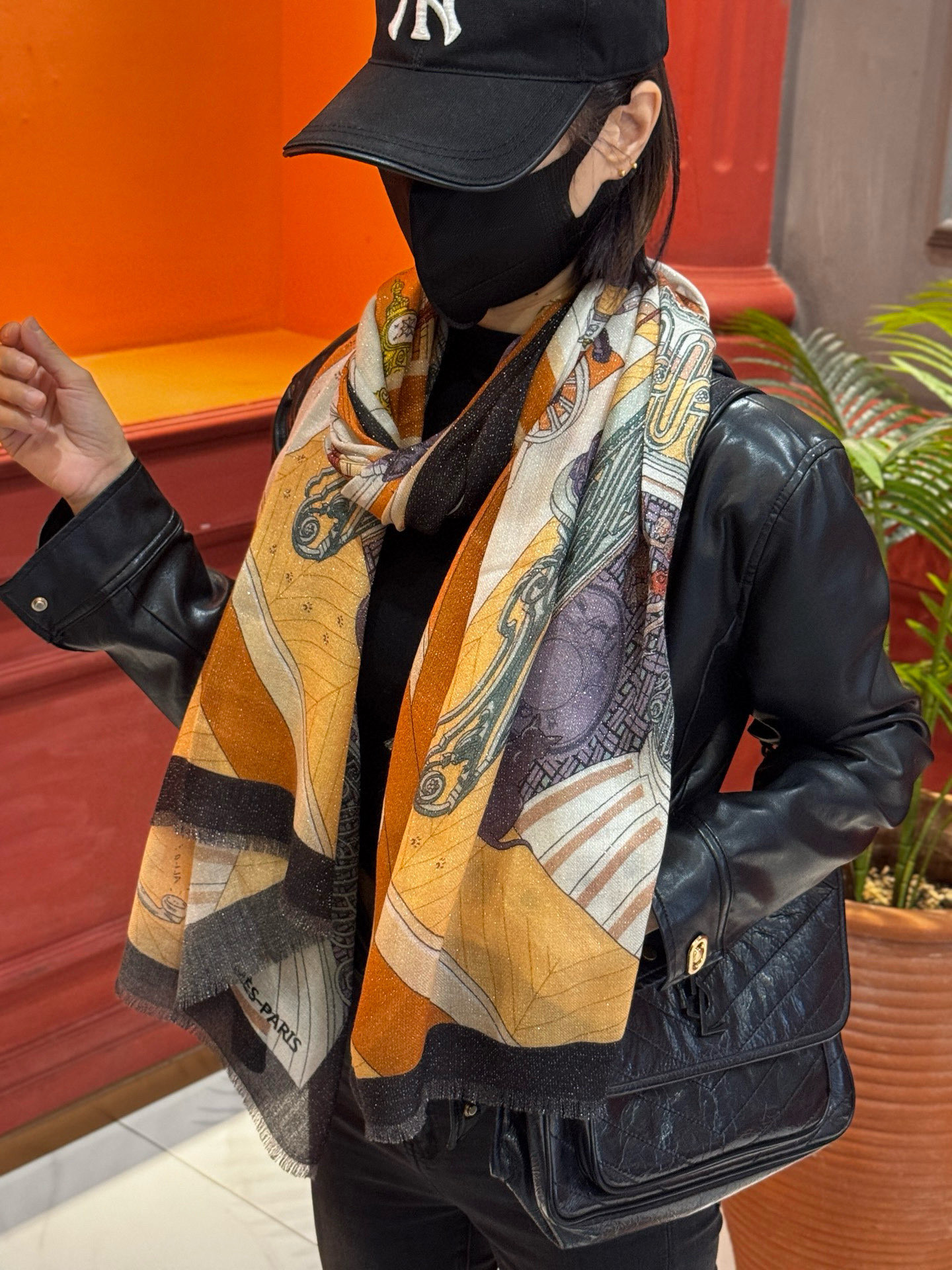 会发光发亮的围巾 爱马仕 专柜同步 买了都说好看羊绒印花‼️推荐💕顶级工艺超值‼️爱马仕专柜爆款🎁🎁羊绒