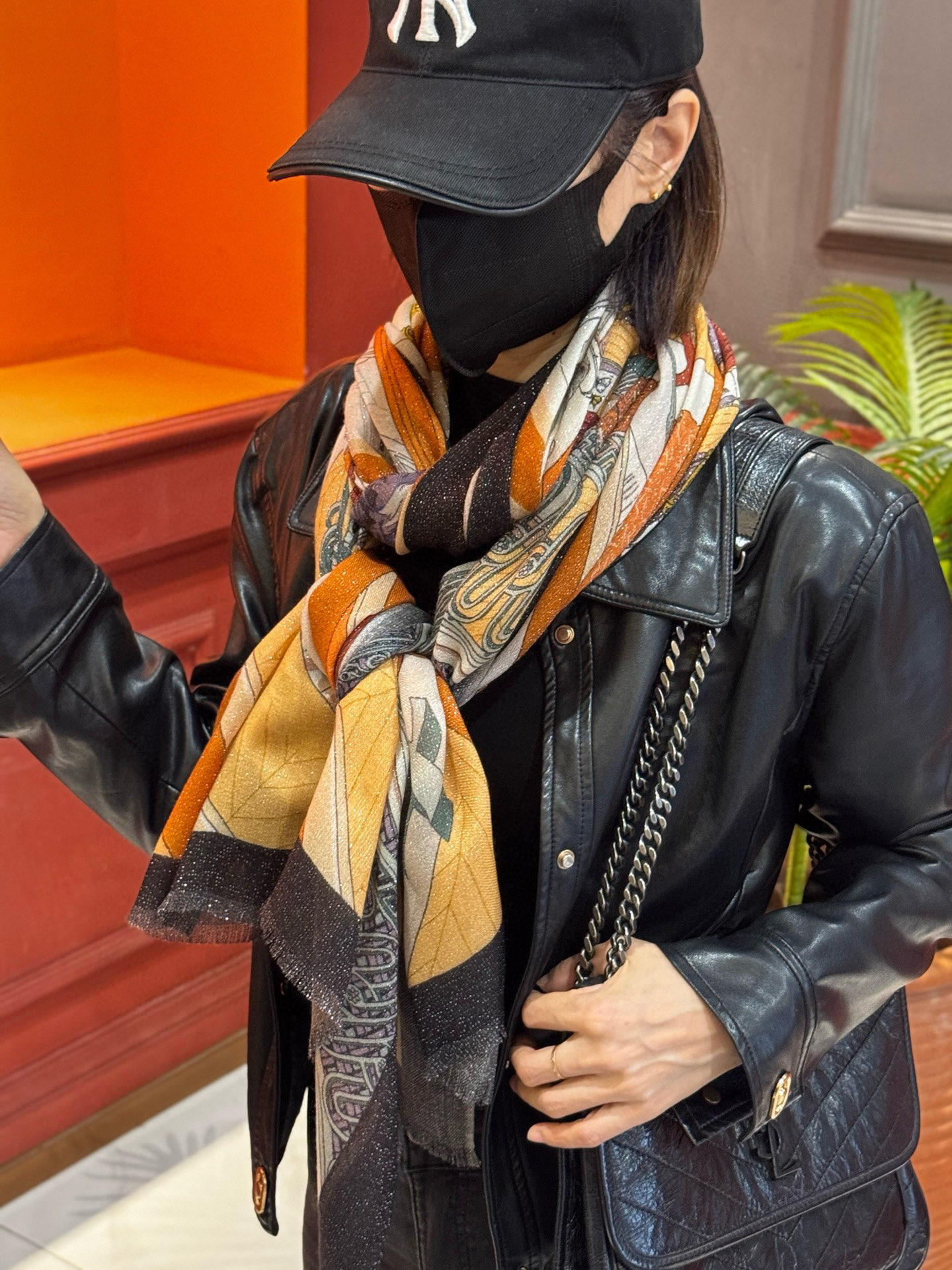 会发光发亮的围巾 爱马仕 专柜同步 买了都说好看羊绒印花‼️推荐💕顶级工艺超值‼️爱马仕专柜爆款🎁🎁羊绒