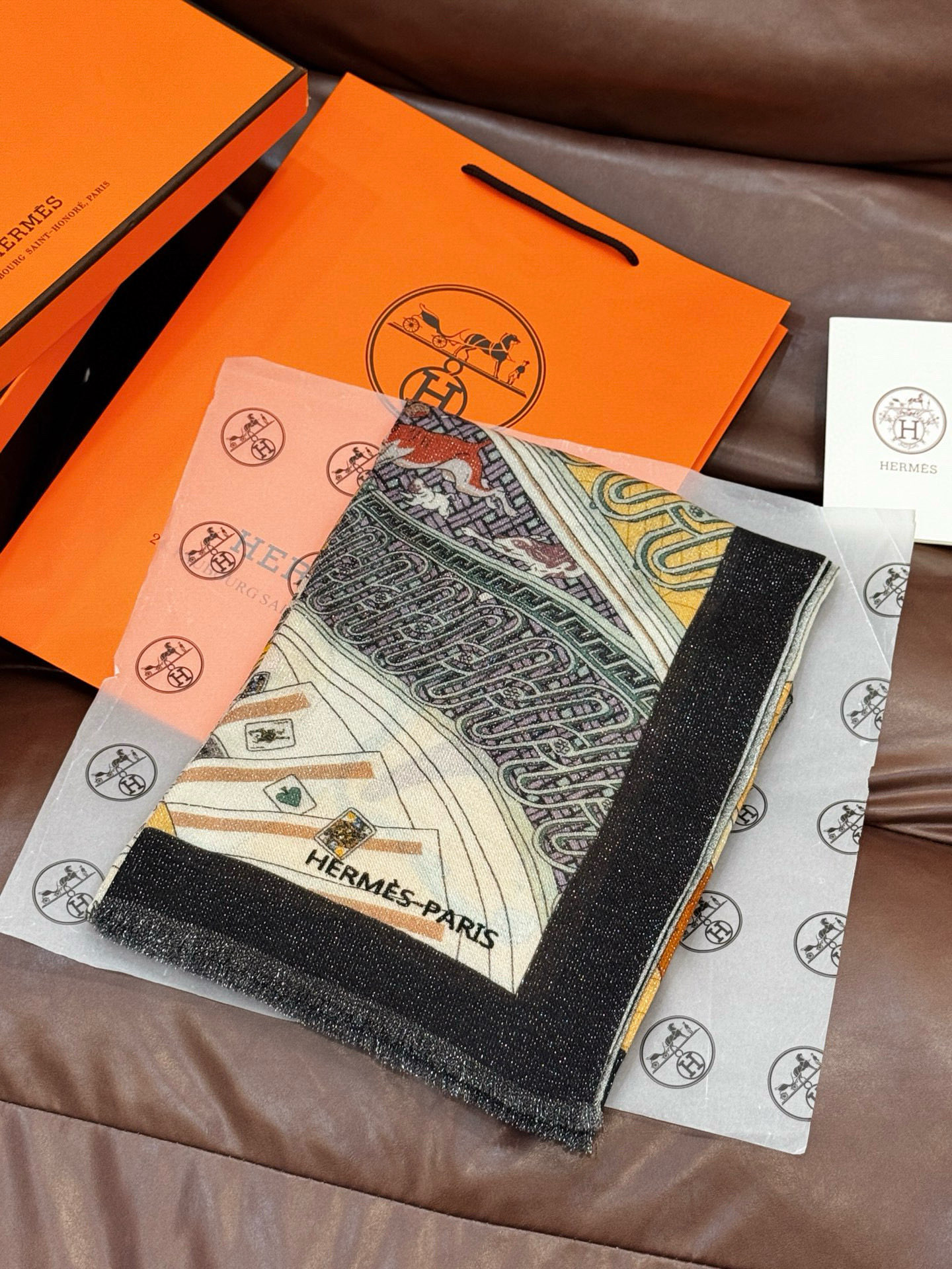 会发光发亮的围巾 爱马仕 专柜同步 买了都说好看羊绒印花‼️推荐💕顶级工艺超值‼️爱马仕专柜爆款🎁🎁羊绒