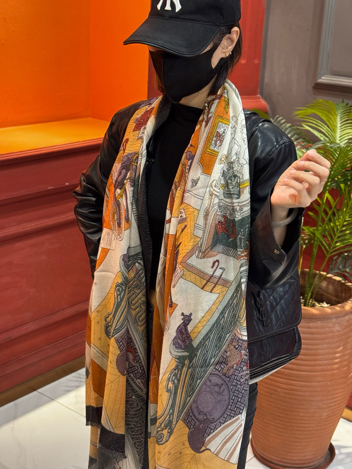 会发光发亮的围巾 爱马仕 专柜同步 买了都说好看羊绒印花‼️推荐💕顶级工艺超值‼️爱马仕专柜爆款🎁🎁羊绒