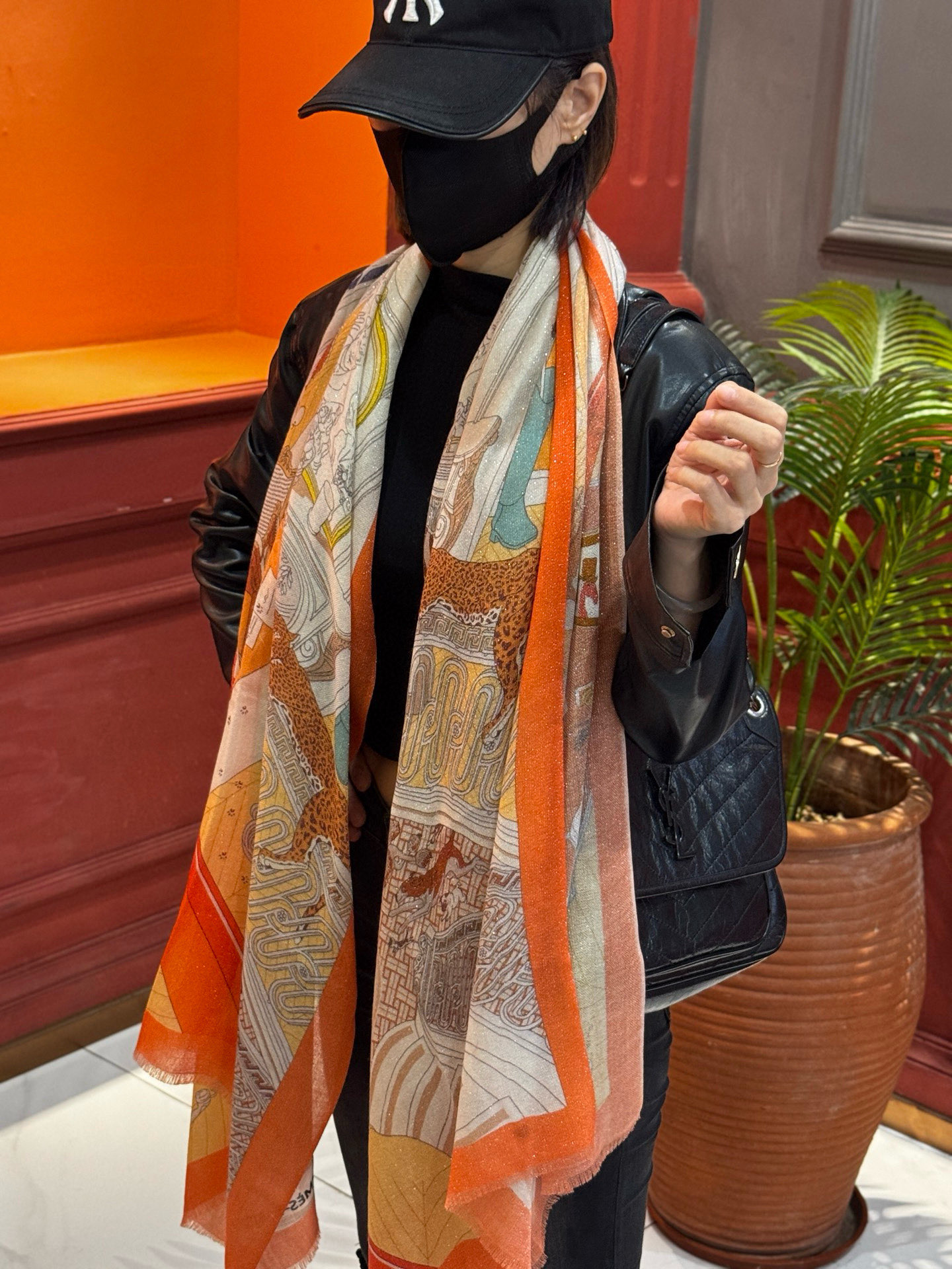 会发光发亮的围巾 爱马仕 专柜同步 买了都说好看羊绒印花‼️推荐💕顶级工艺超值‼️爱马仕专柜爆款🎁🎁羊绒