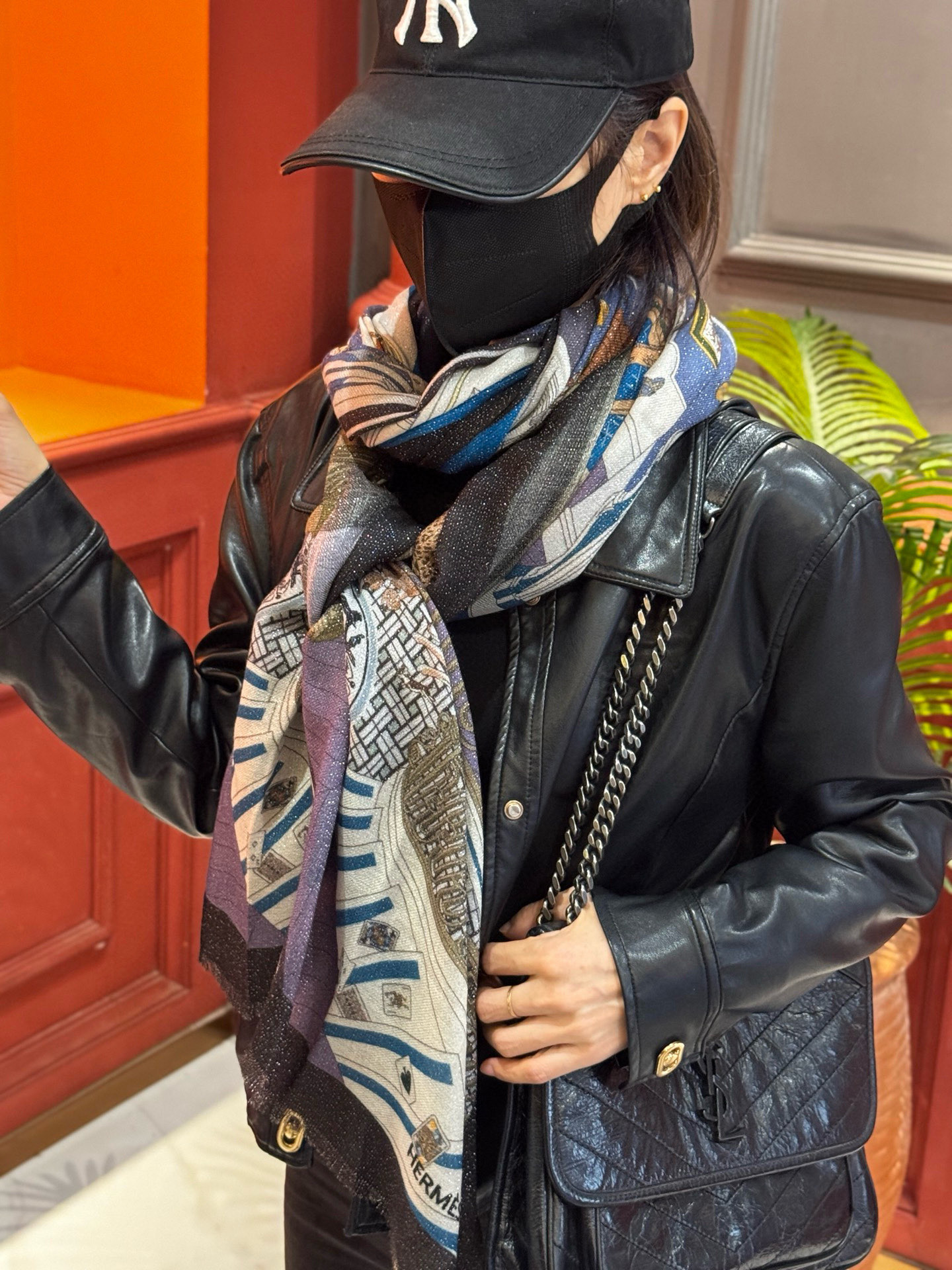 会发光发亮的围巾 爱马仕 专柜同步 买了都说好看羊绒印花‼️推荐💕顶级工艺超值‼️爱马仕专柜爆款🎁🎁羊绒