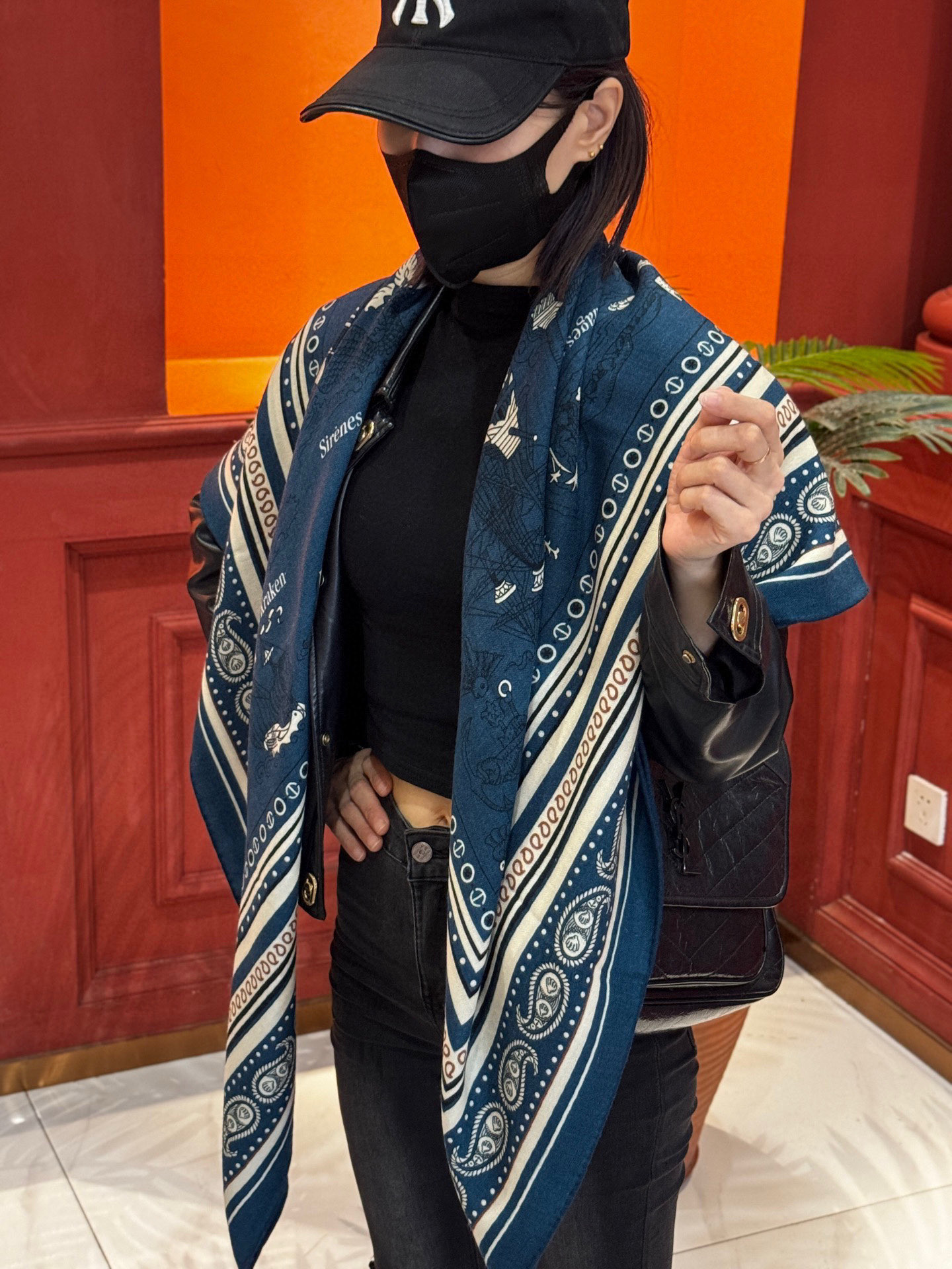 💟2025年秋冬抢先 上新💞【双面同色丝毛方巾】手工卷边山羊绒和真丝混纺披肩（70%山羊绒，30%桑蚕丝