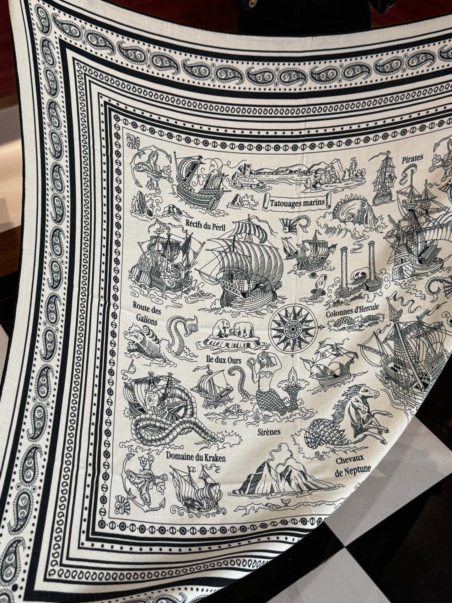 💟2025年秋冬抢先 上新💞【双面同色丝毛方巾】手工卷边山羊绒和真丝混纺披肩（70%山羊绒，30%桑蚕丝