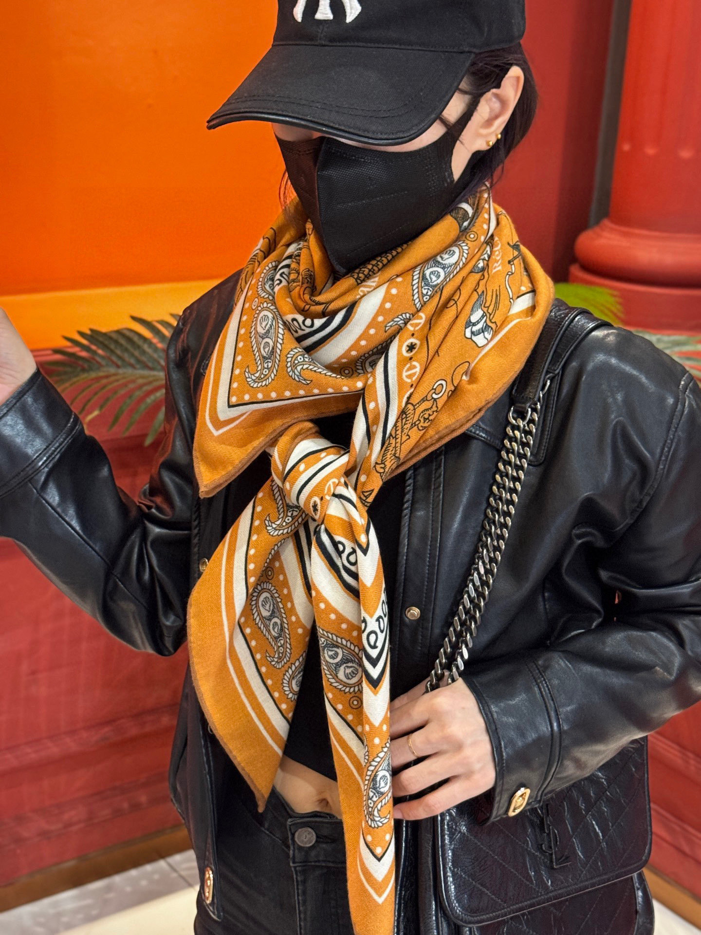 💟2025年秋冬抢先 上新💞【双面同色丝毛方巾】手工卷边山羊绒和真丝混纺披肩（70%山羊绒，30%桑蚕丝