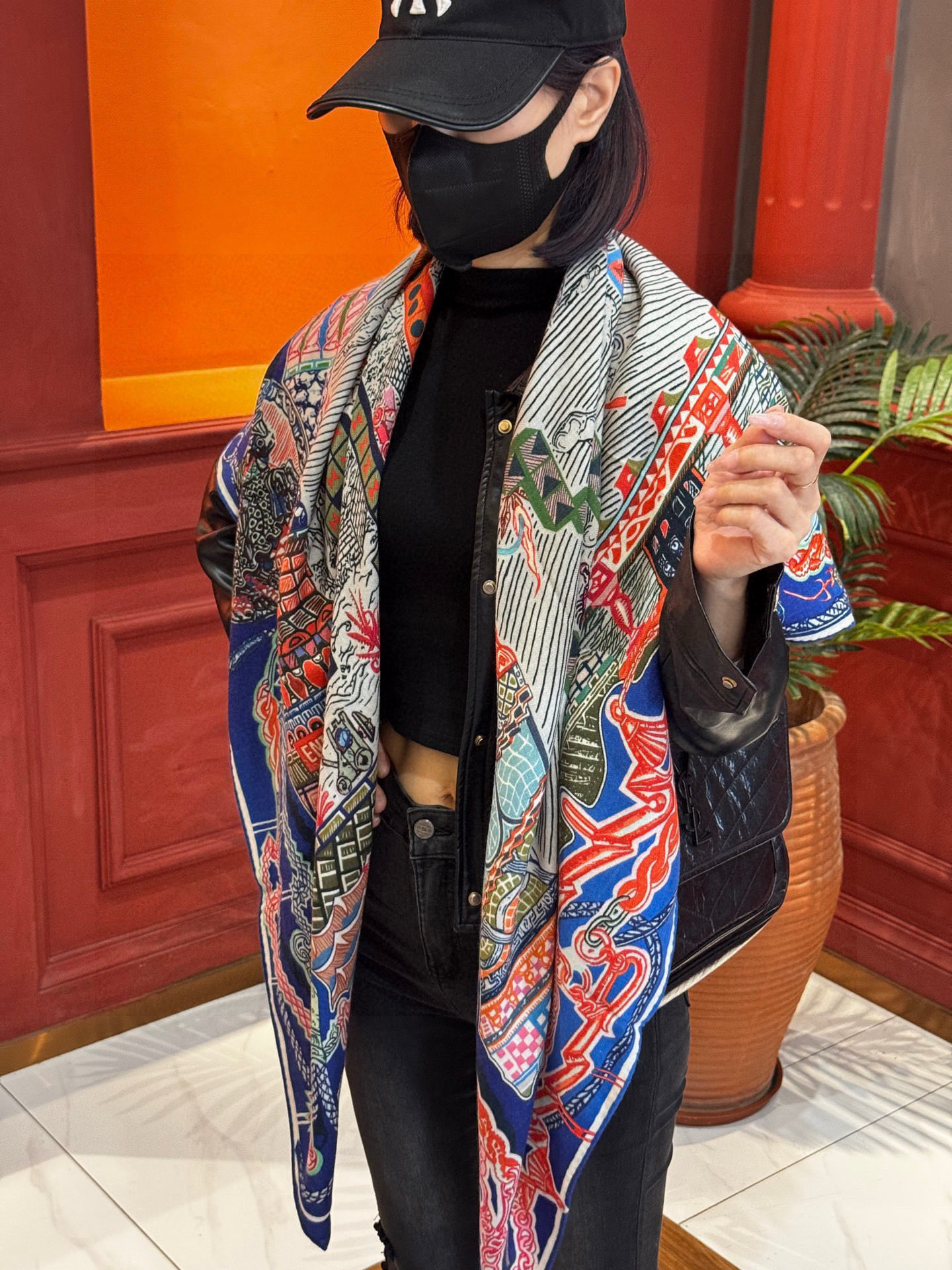 新款 秋冬搭配利器❗️顶级双面同色真丝羊绒披肩！！点睛精彩，图案和配色都超级喜欢，又一款双面配色工艺设计
