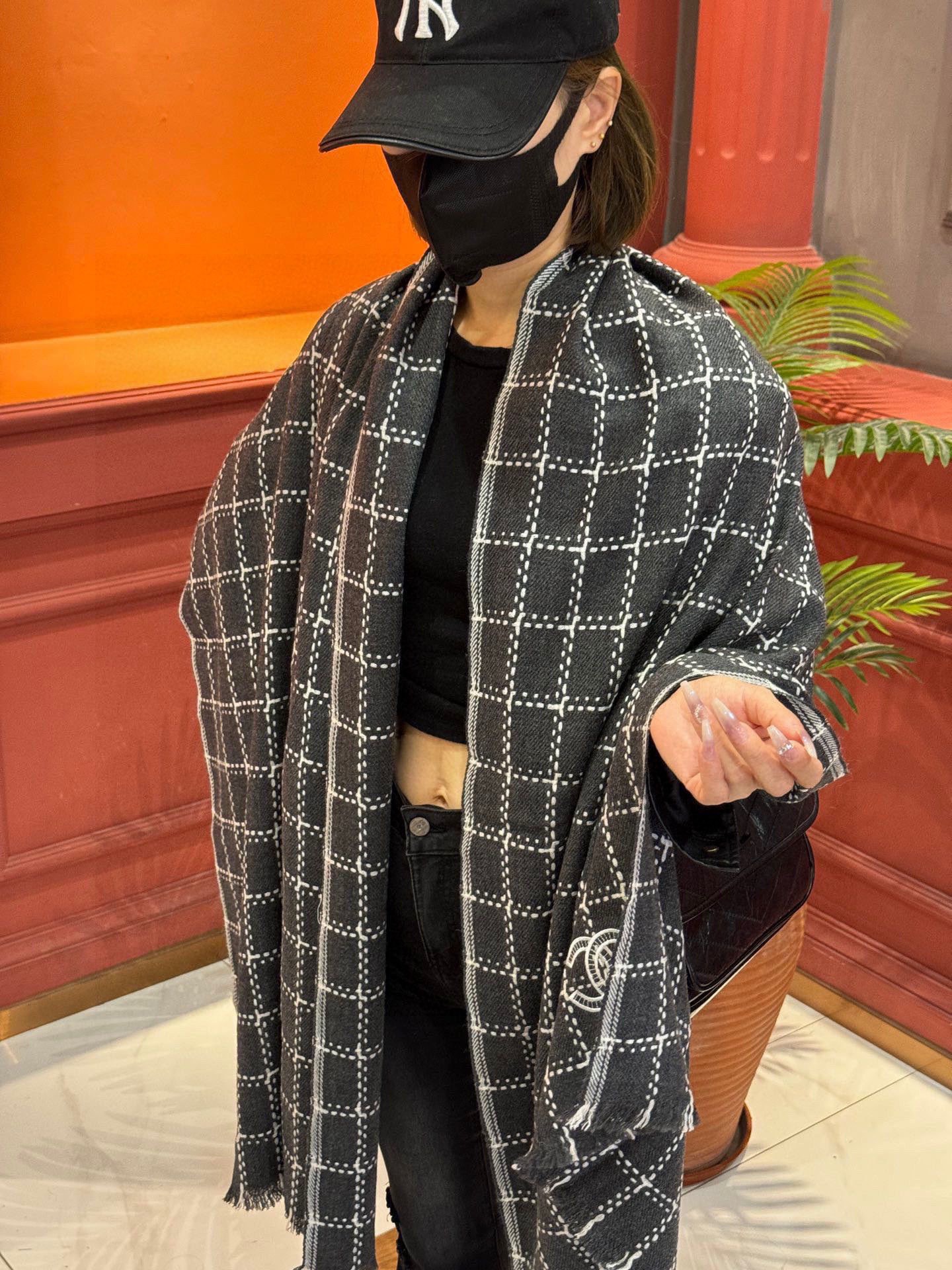 新款 搭配利器🆕🆕 香奈儿系列货 专供viP 产品 ♥顶级苏格兰进口绵羊毛 纹路织法使围巾赋有弹性且柔软