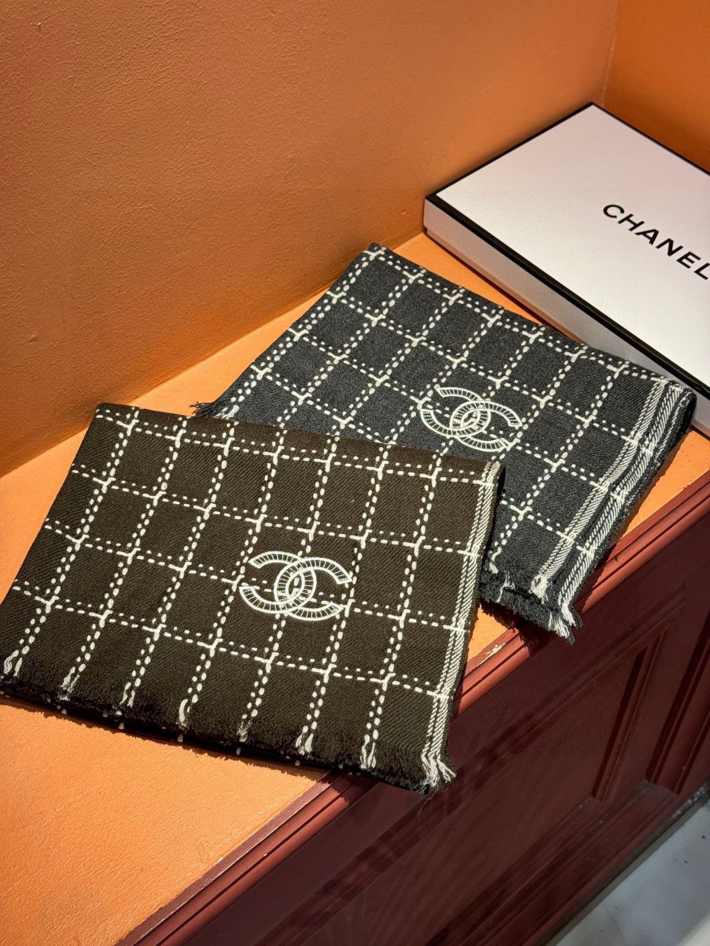 新款 搭配利器🆕🆕 香奈儿系列货 专供viP 产品 ♥顶级苏格兰进口绵羊毛 纹路织法使围巾赋有弹性且柔软