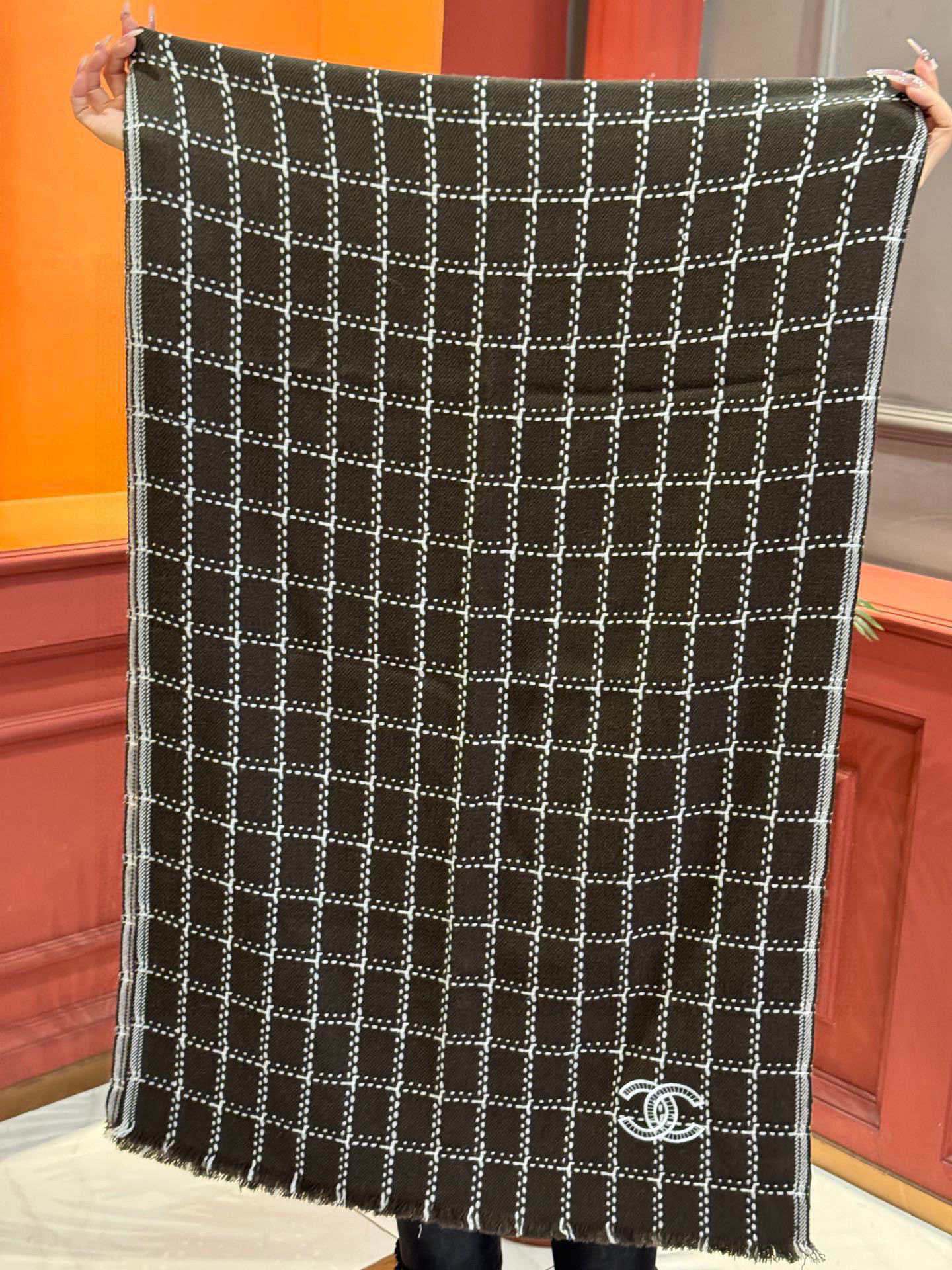 新款 搭配利器🆕🆕 香奈儿系列货 专供viP 产品 ♥顶级苏格兰进口绵羊毛 纹路织法使围巾赋有弹性且柔软