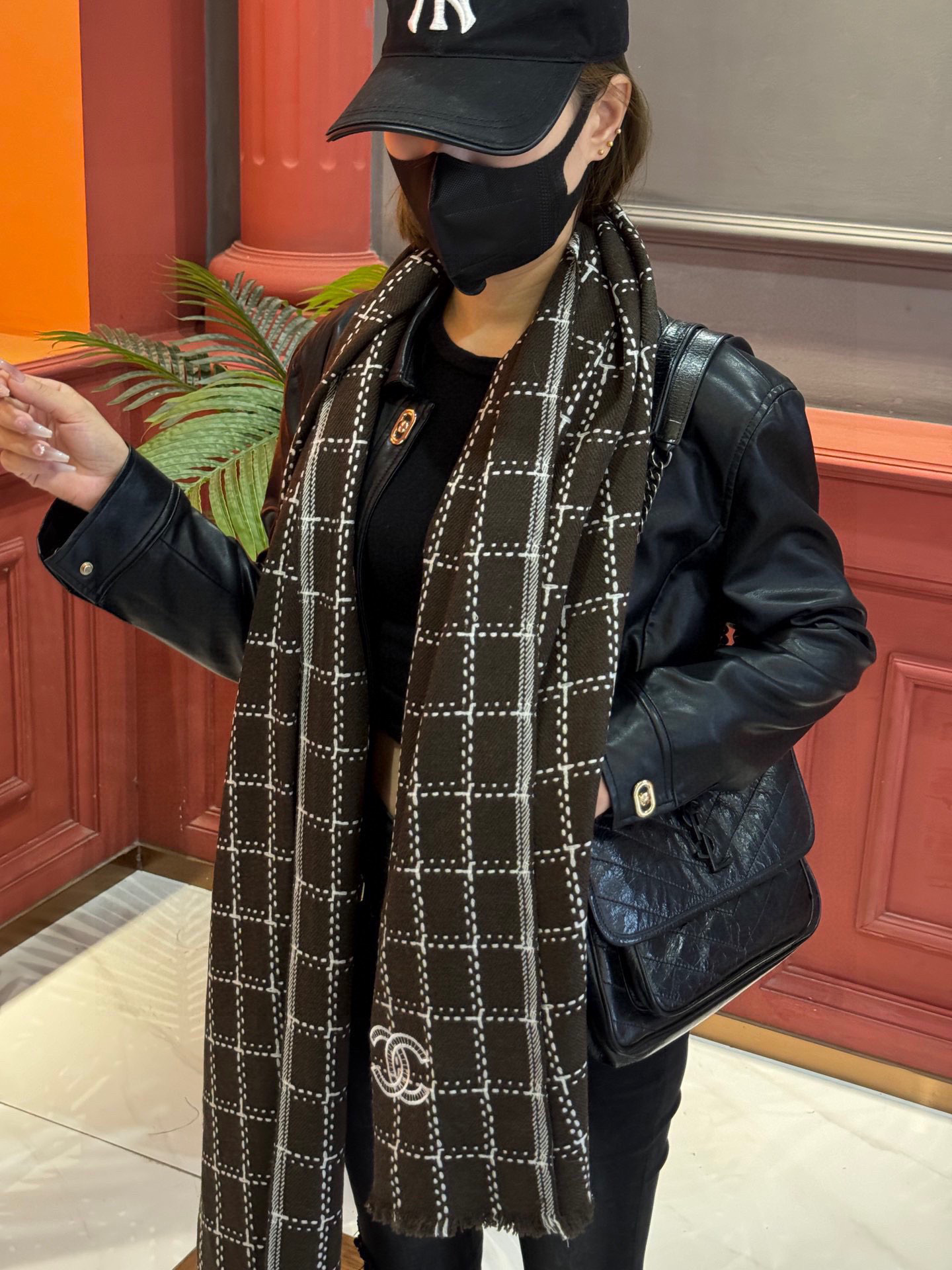 新款 搭配利器🆕🆕 香奈儿系列货 专供viP 产品 ♥顶级苏格兰进口绵羊毛 纹路织法使围巾赋有弹性且柔软