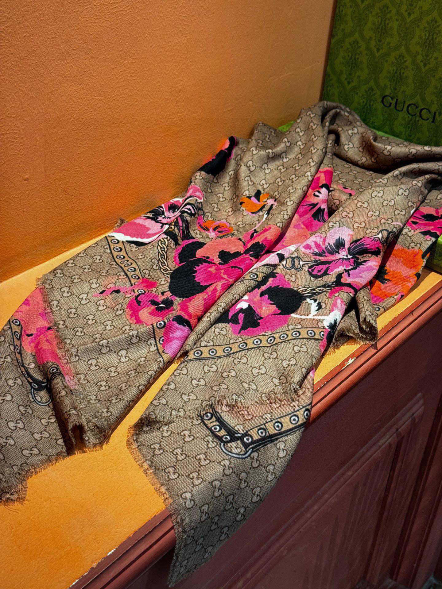 爆款出货 真正的海外原版货——从海外买的正品花了一个月画稿打版，要做咱们就做最好的💯 一花四色每色都把我