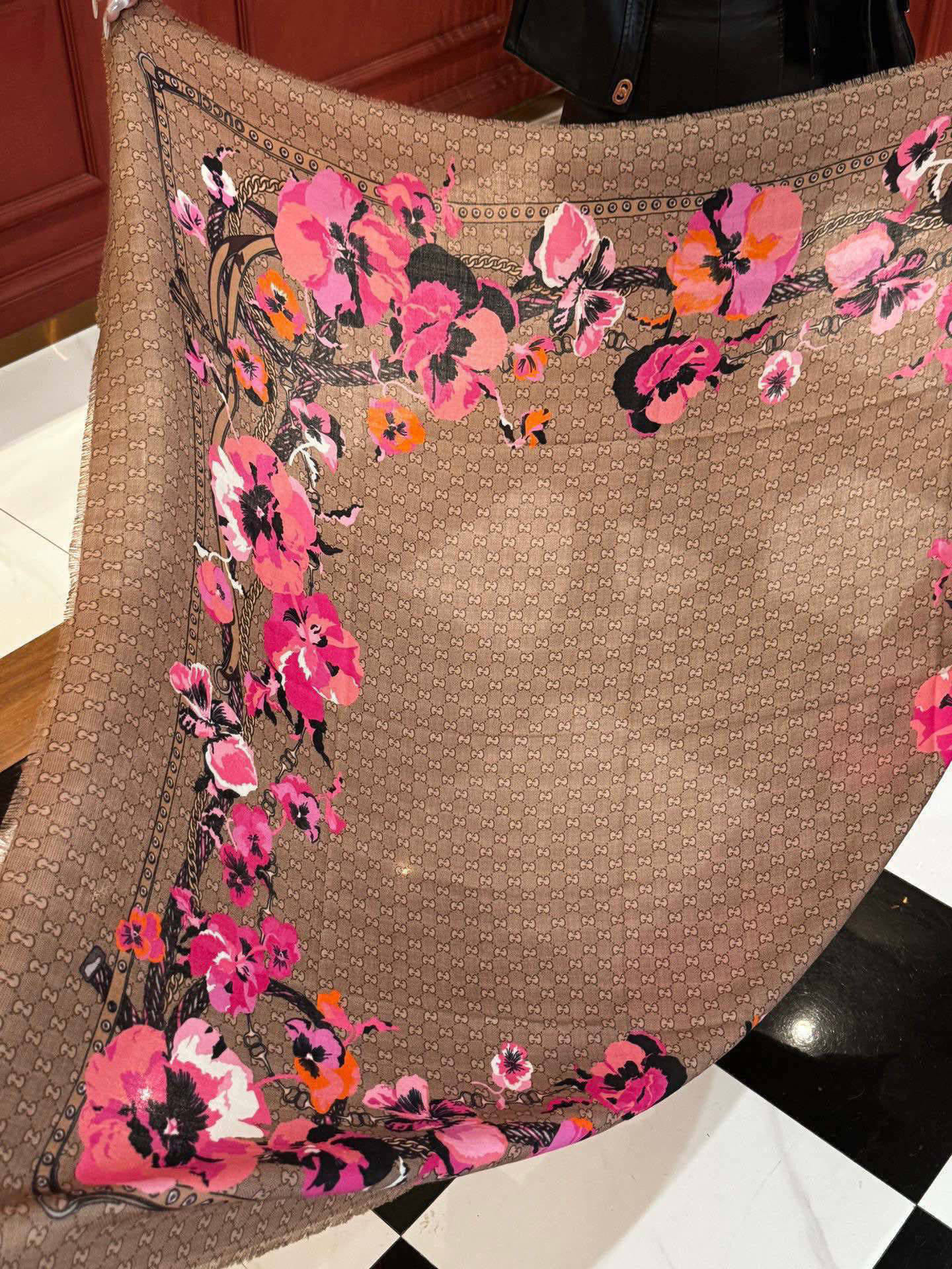 爆款出货 真正的海外原版货——从海外买的正品花了一个月画稿打版，要做咱们就做最好的💯 一花四色每色都把我