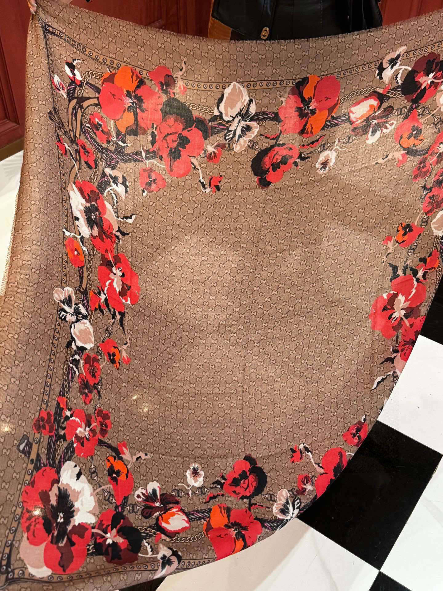 爆款出货 真正的海外原版货——从海外买的正品花了一个月画稿打版，要做咱们就做最好的💯 一花四色每色都把我