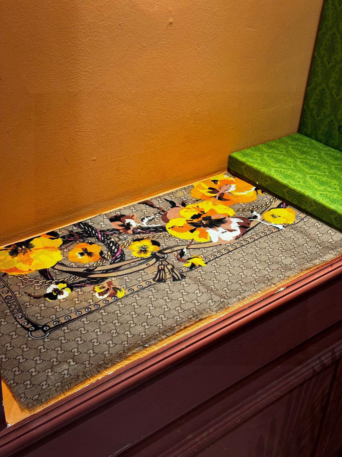 爆款出货 真正的海外原版货——从海外买的正品花了一个月画稿打版，要做咱们就做最好的💯 一花四色每色都把我