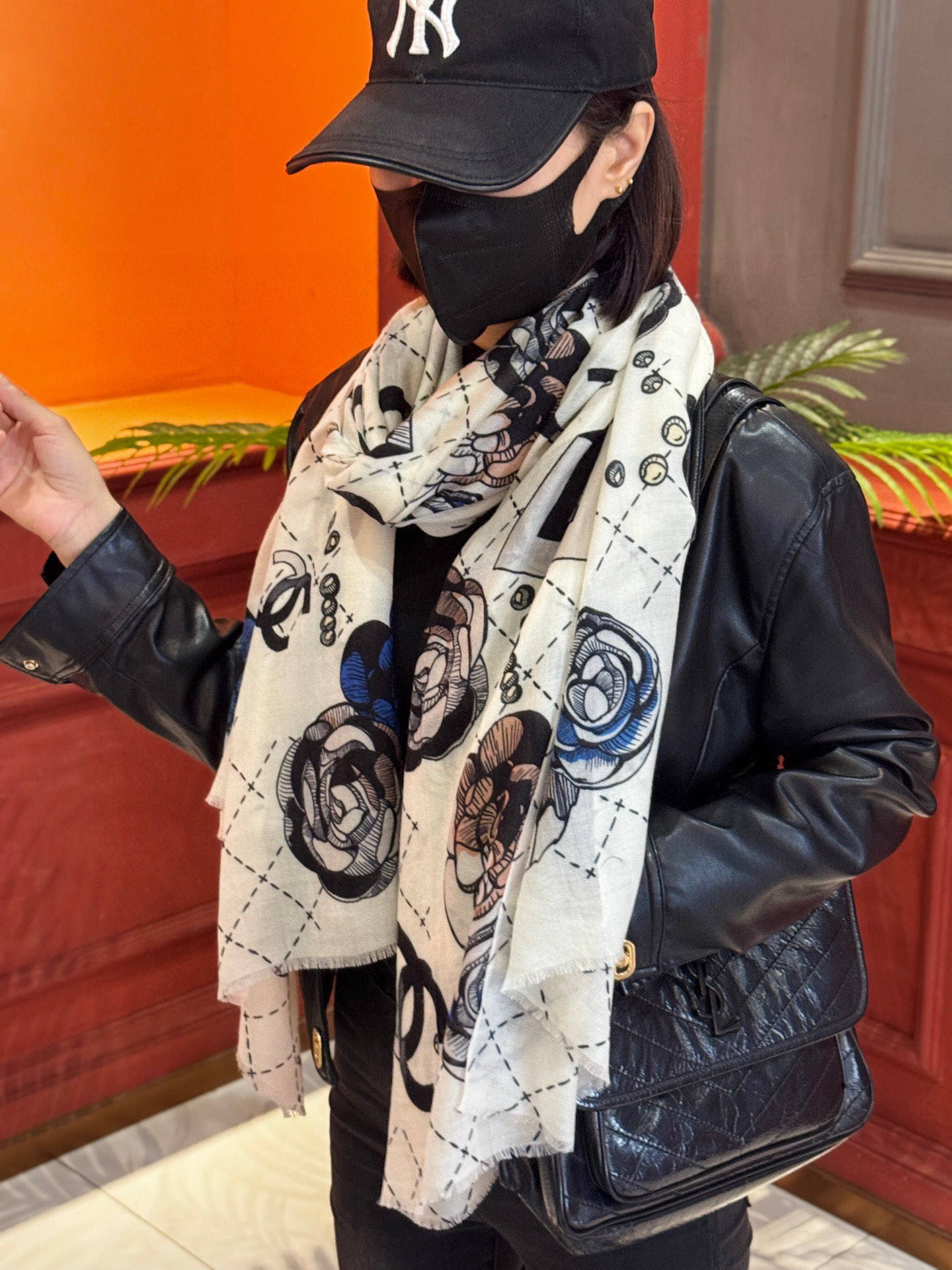 💄💋新款💖羊绒面料长巾 😘美翻了[流泪]【彩色山茶花长巾】御用殿堂级极‼️新款专柜在售 纯羊绒银线独特设