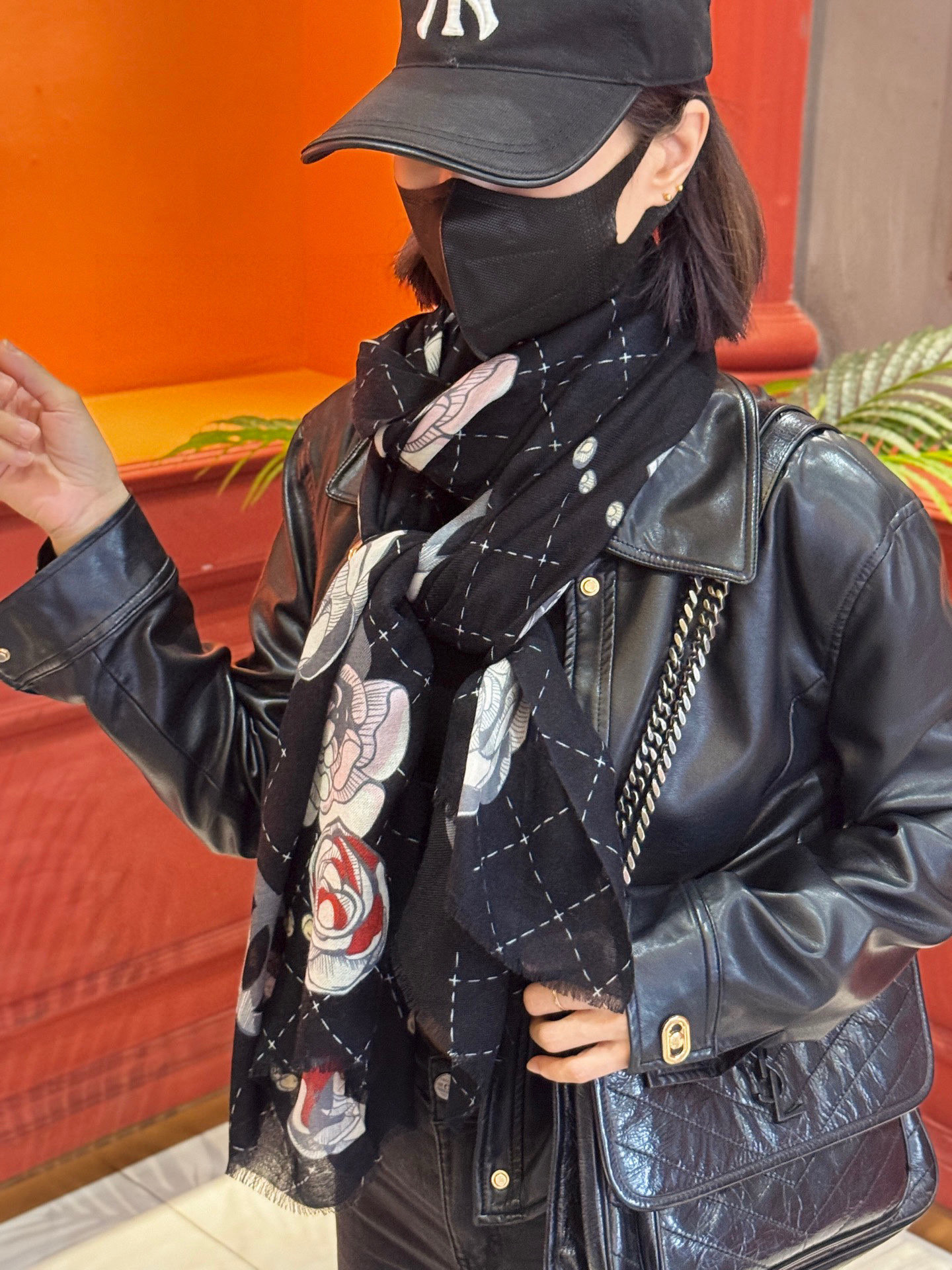 💄💋新款💖羊绒面料长巾 😘美翻了[流泪]【彩色山茶花长巾】御用殿堂级极‼️新款专柜在售 纯羊绒银线独特设